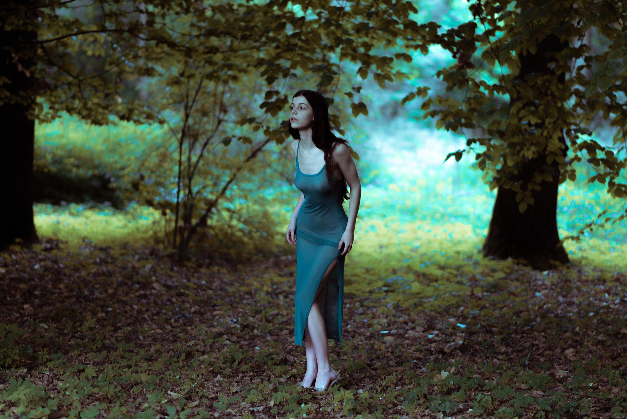 утонченная девушка фея в лесу эротичное фото