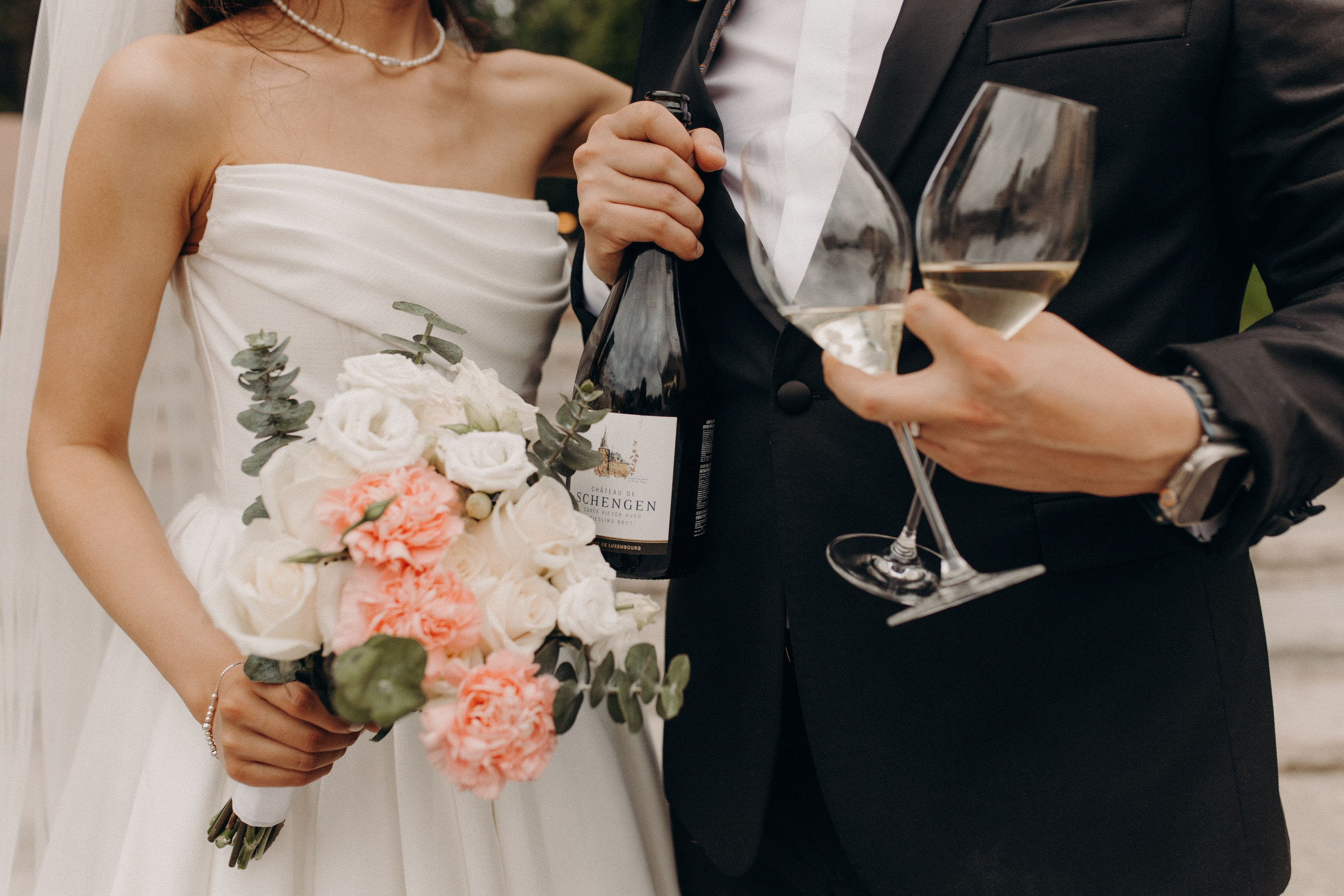 Прогулка и два бокала игристого…. Свадебный и семейный фотограф в Алматы Laura Dosmann