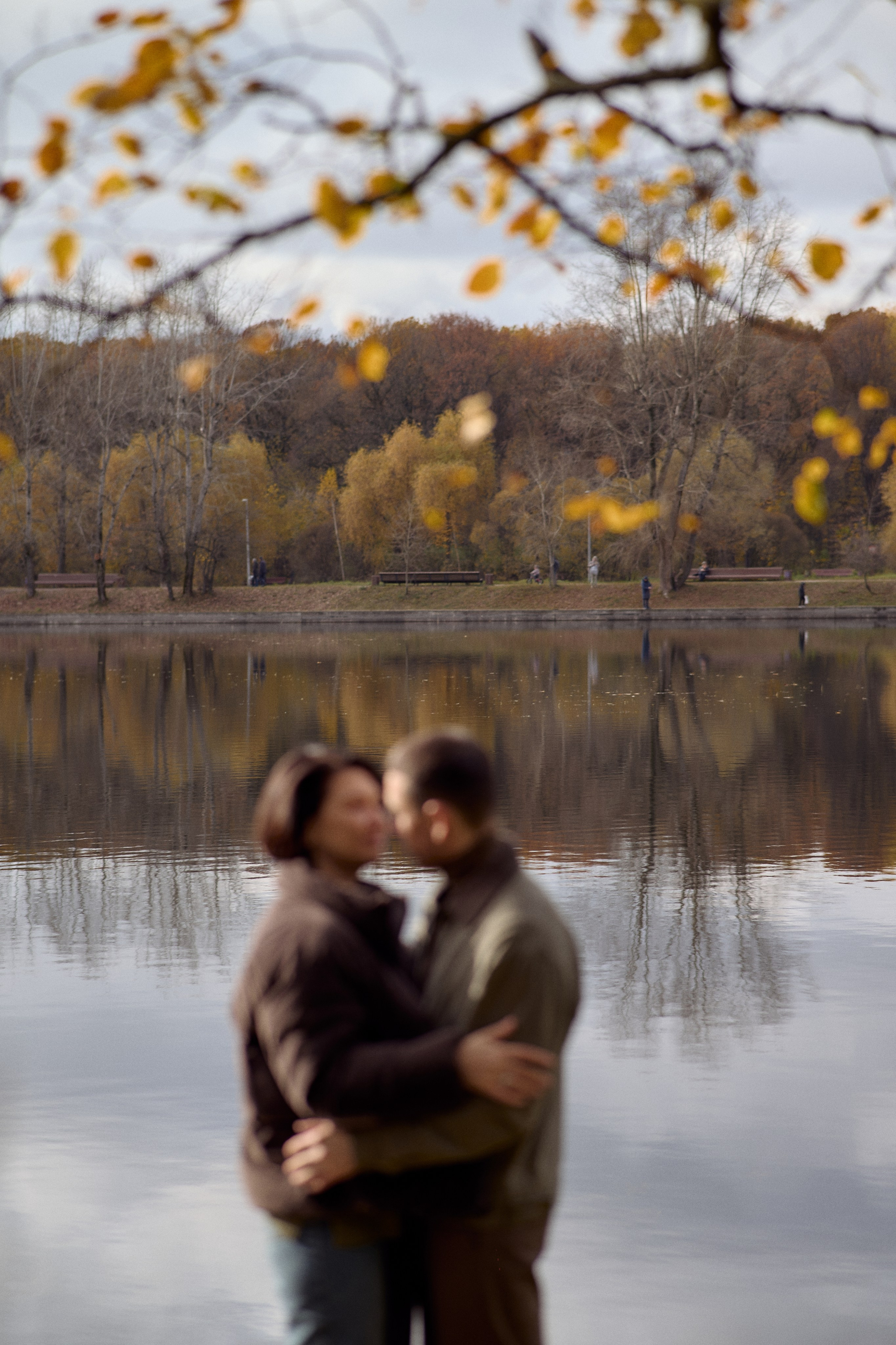Вова, Юля и Максим в осеннем парке. Семейный и свадебный lifestyle-фотограф в Москве Мария Петрова