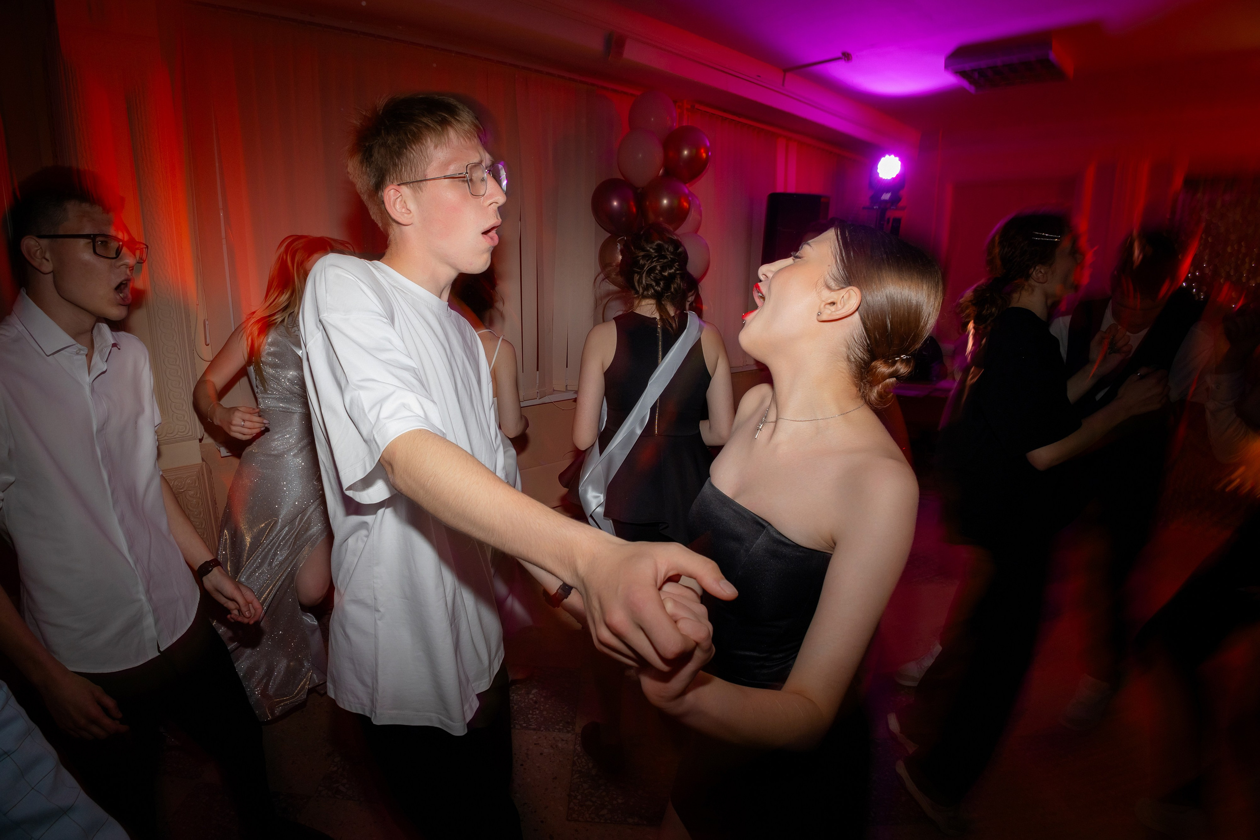 Школьный выпускной 2024 год в Соколе (Минск). Свадебный фотограф в Минске/Беларуси Сергей Спиридонов