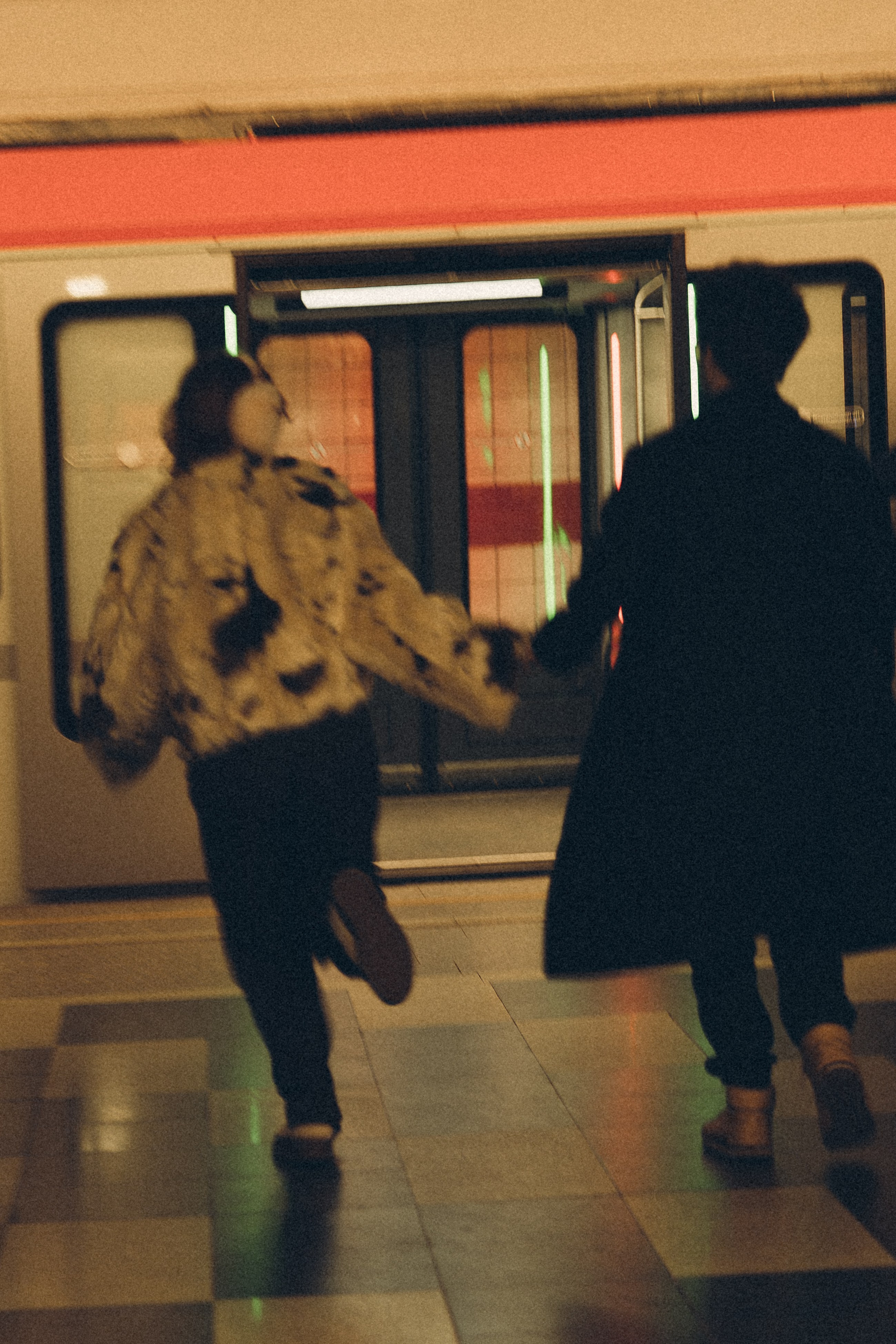 НОВОГОДНЯЯ ФОТОСЕСИИЯ ПАРЫ В МЕТРО ЛЮБОВЬ. Профессиональный фотограф, Санкт-Петербург — Виктория Богомолова