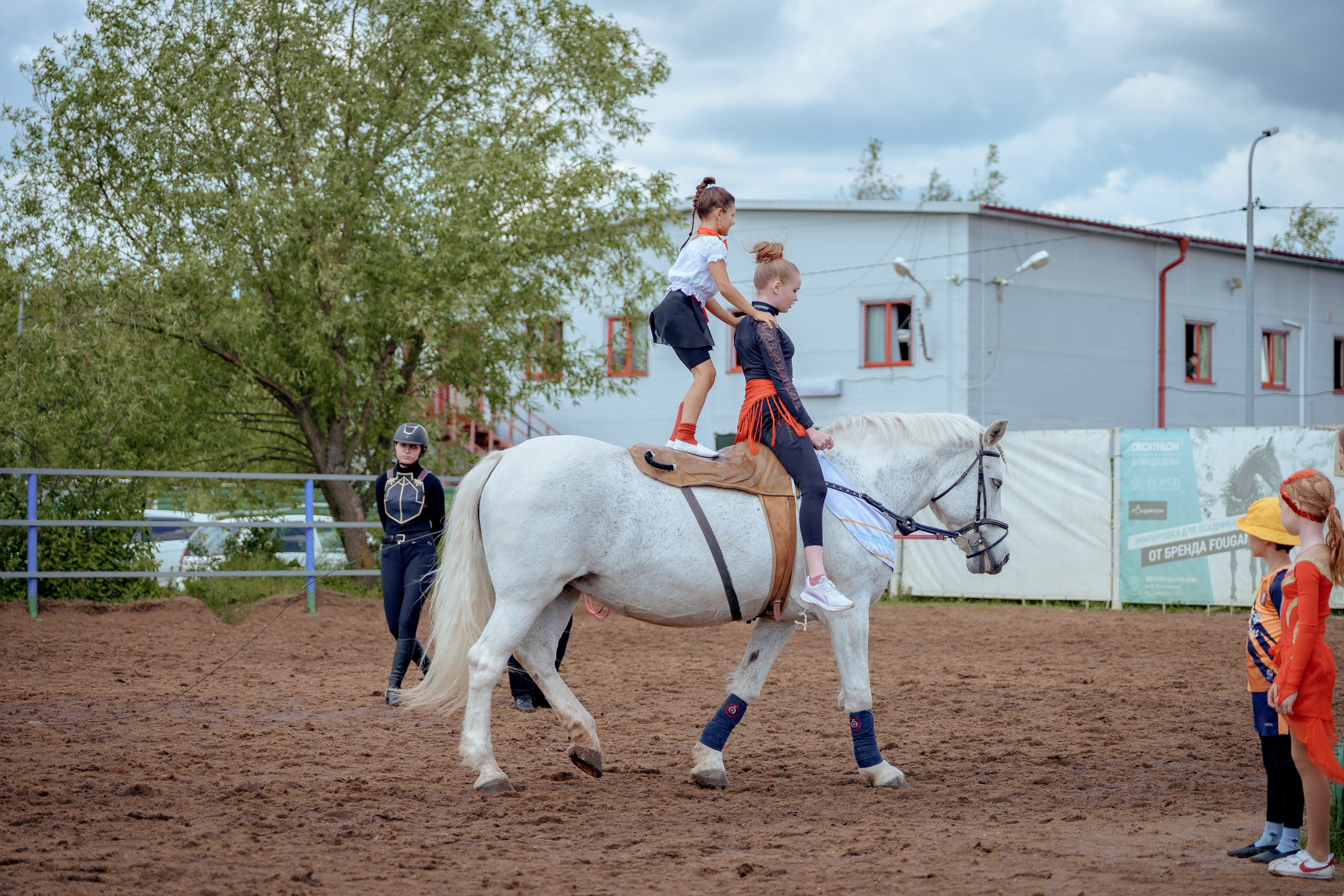 Конный клуб Горки. Портретный и семейный фотограф в Москве/Видное