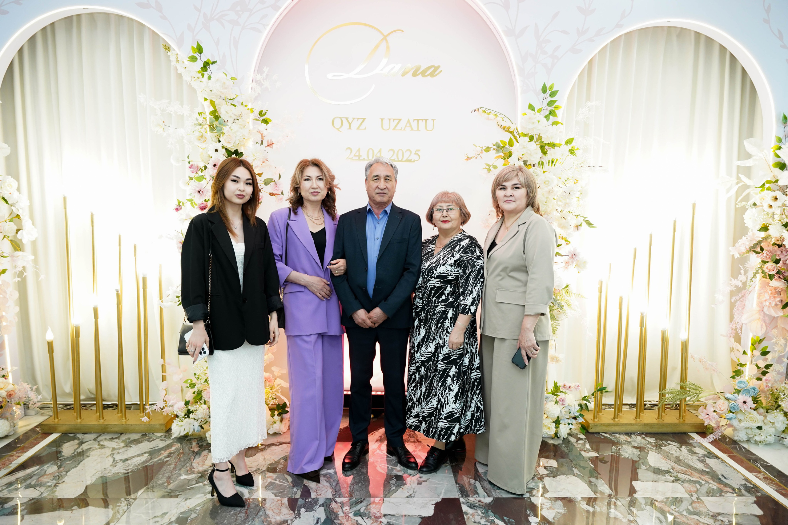 Dana uzatu. Фотограф Ернар Ержанов