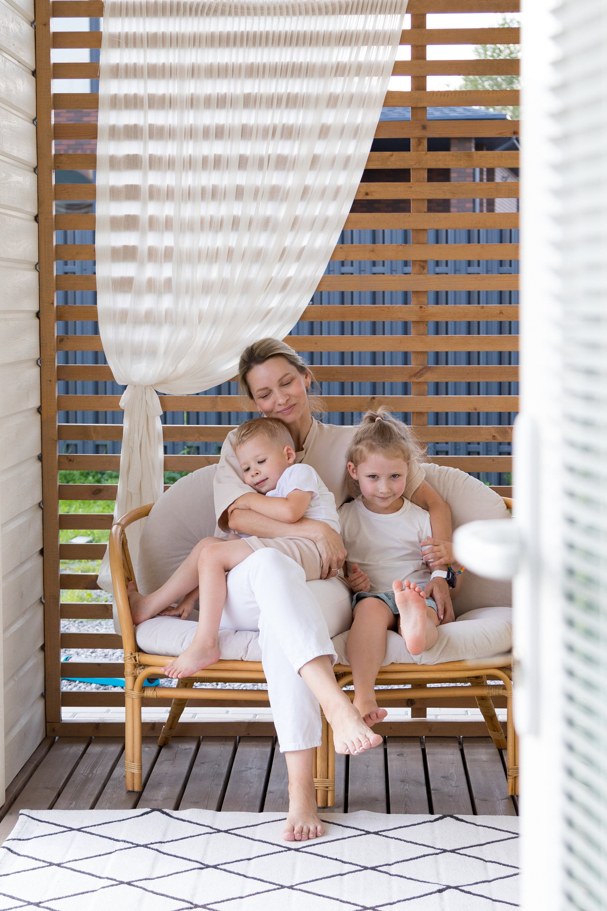 Семейная фотосессия дома. Детский и контент фотограф Надя Волкова Санкт-Петербург