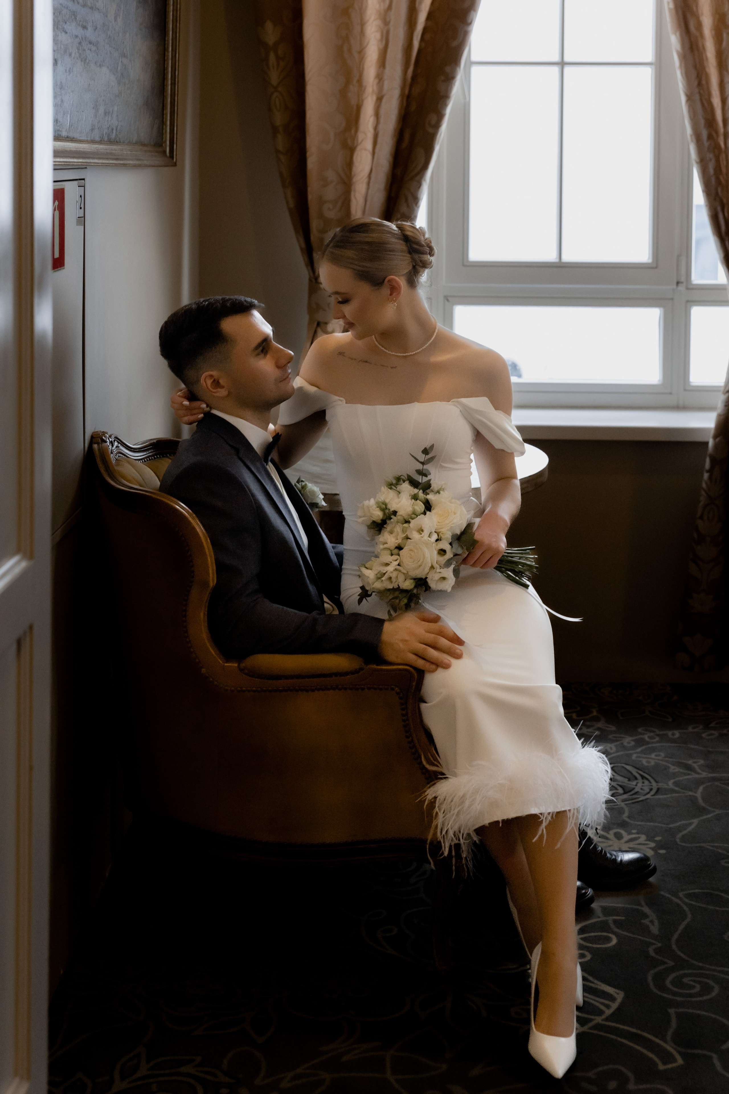 Свадебная фотосессия в отеле Чайковский г. Калининград. Свадебный фотограф Калининград