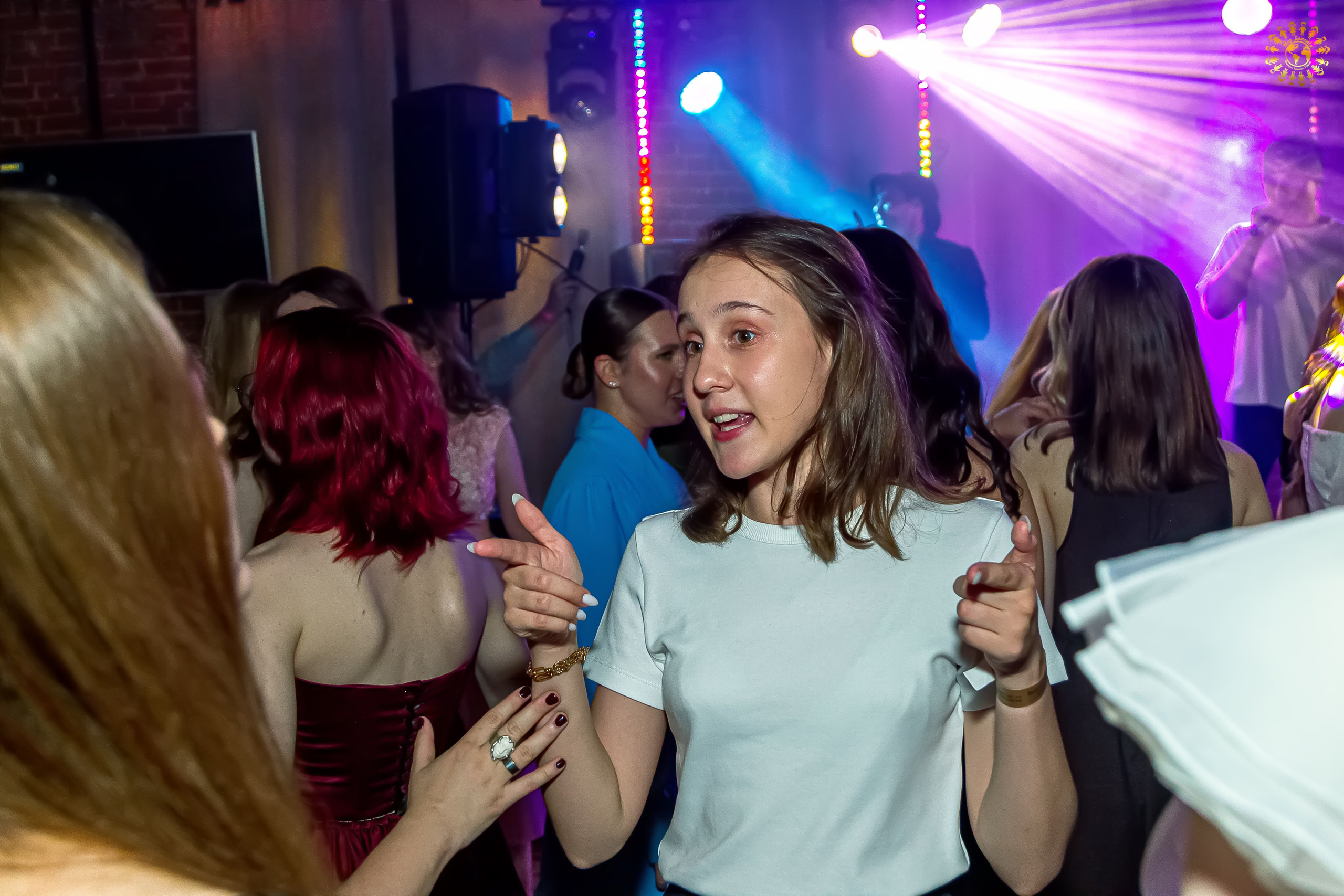 Выпускной 2023 (11-е классы) клуб «Джаггер», Москва. Репортажная съемка в Москве и области. Анималистика