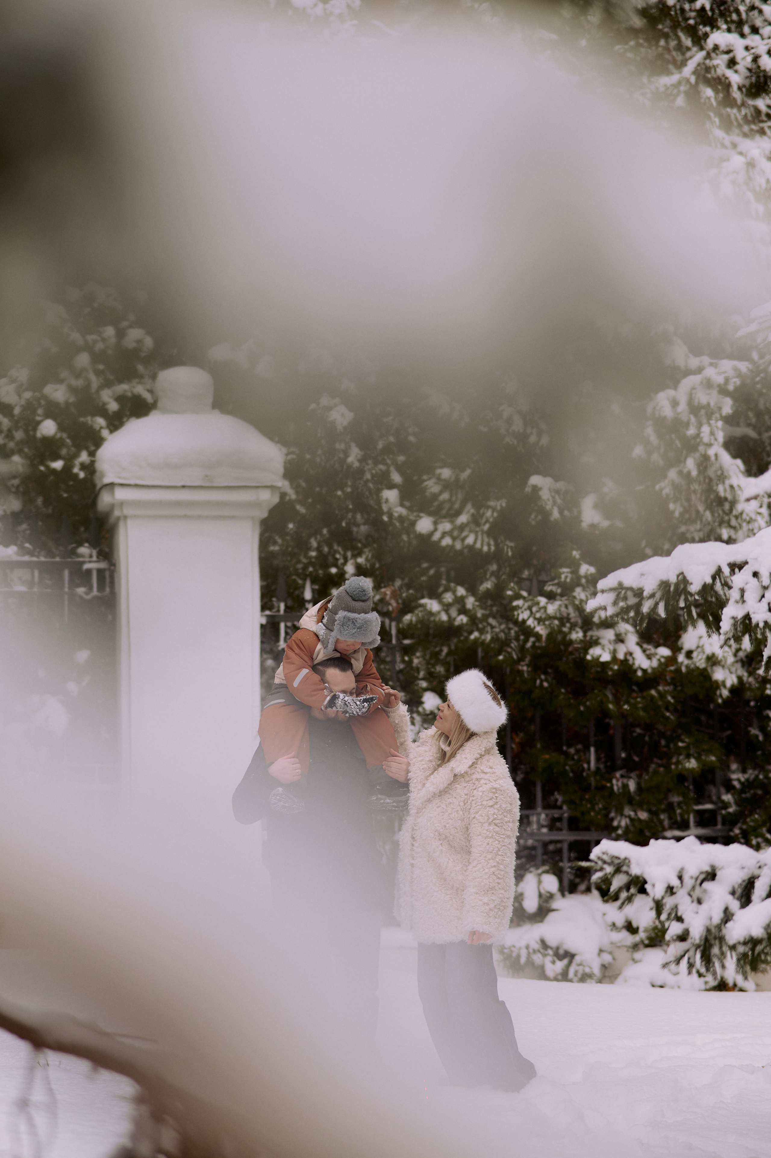 Паша, Света и Марк на зимней прогулке. Семейный и свадебный lifestyle-фотограф в Москве Мария Петрова