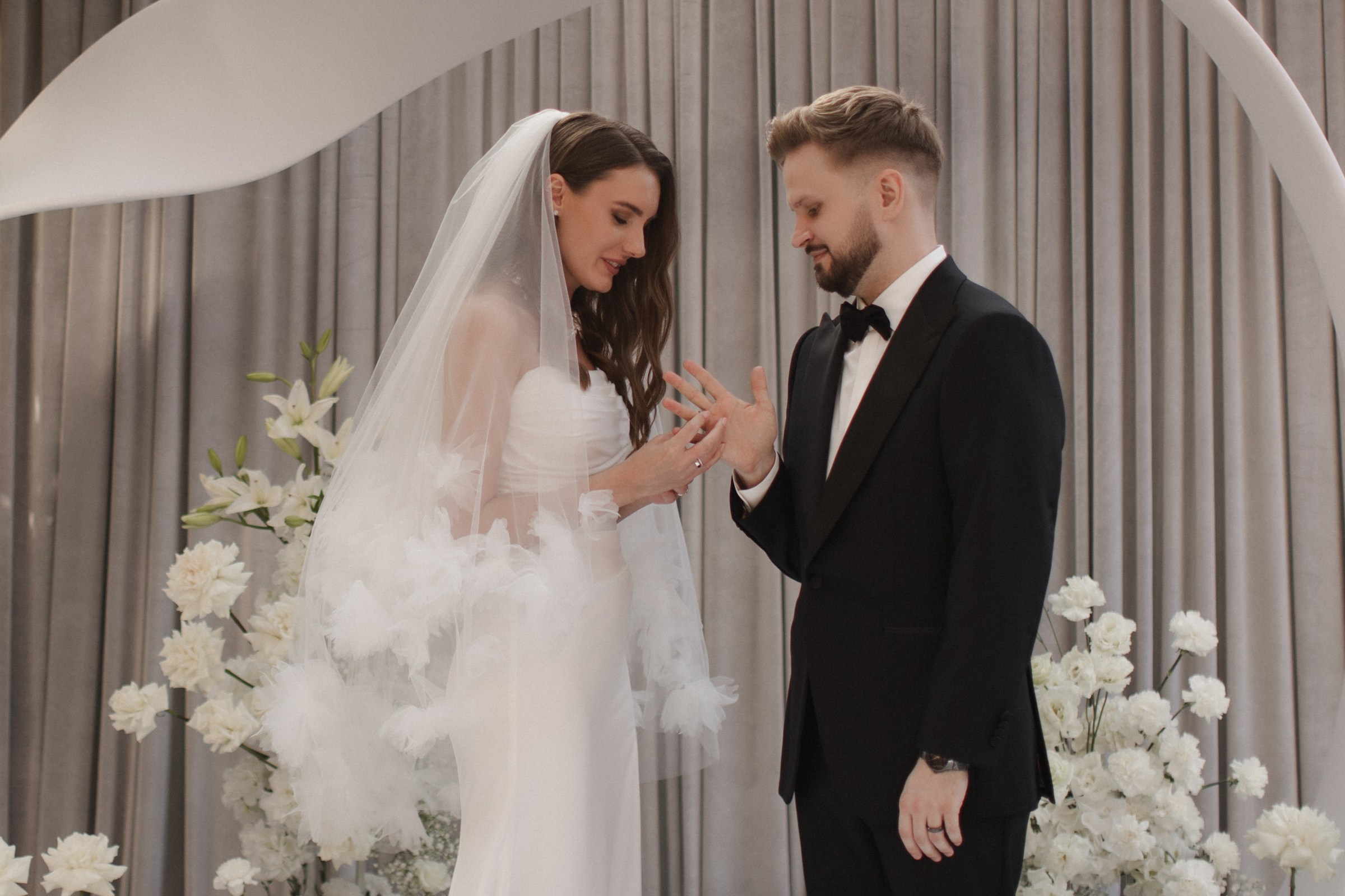 Собираемся на свадьбу вместе с фотосессией для двоих на утренние сборы. Свадебный, репортажный и портретный фотограф Сочи, Краснодар. Александра Зайцева