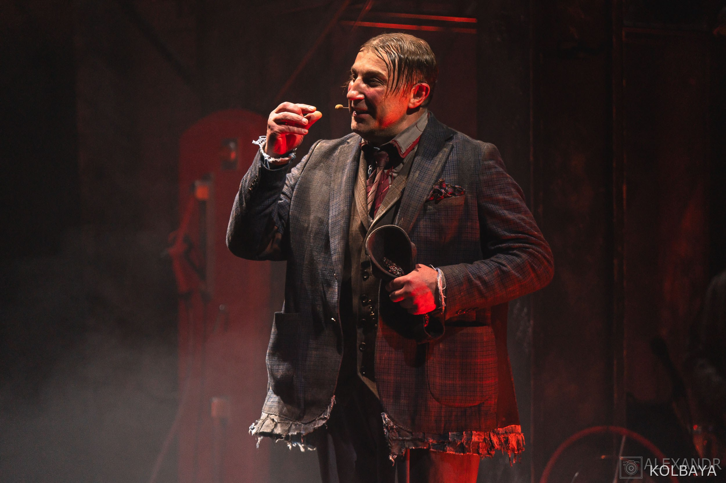 Фотографии со спектакля «Однажды в городе N». Концертный и театральный репортажный фотограф в Москве Александр Колбая