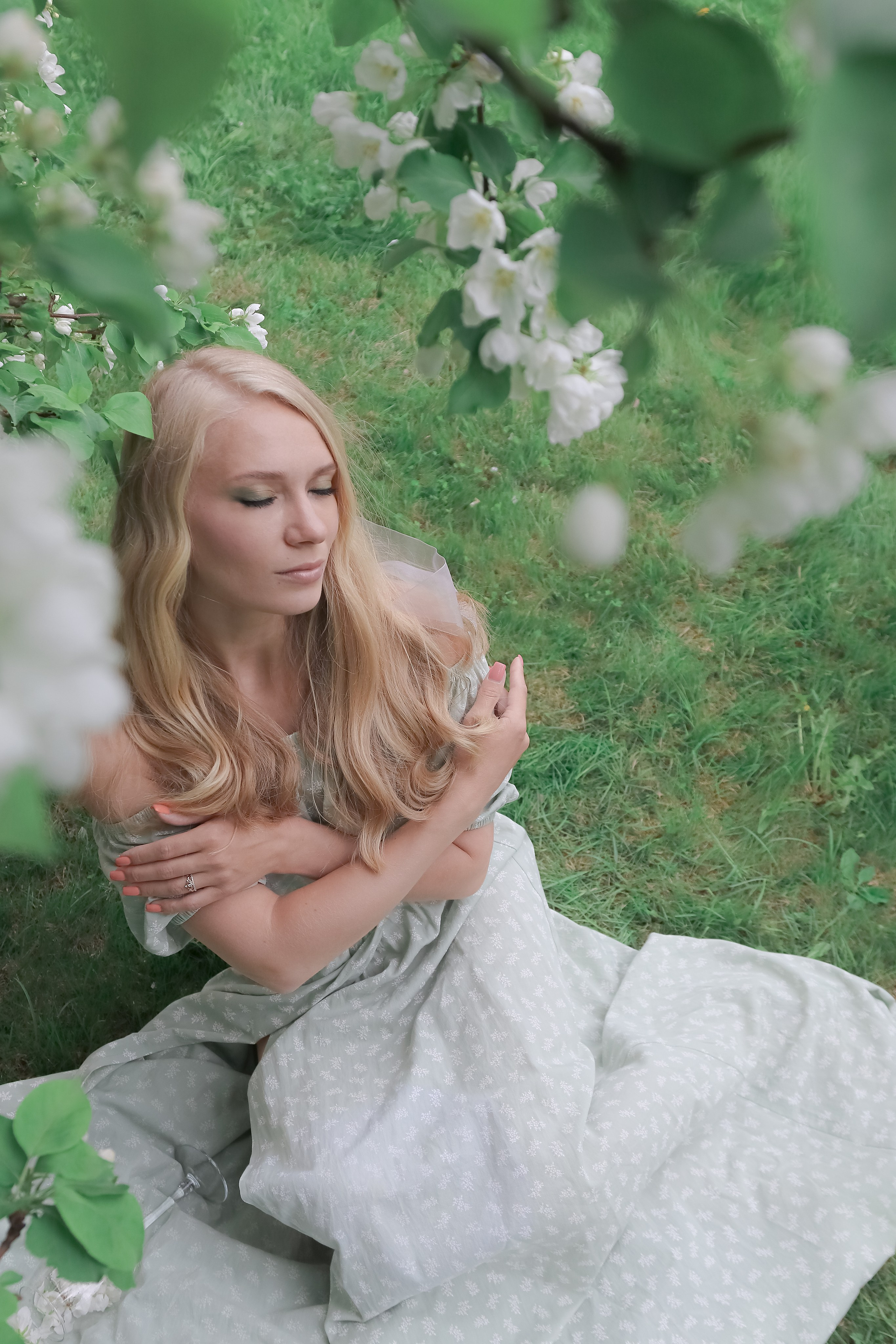 Любовь и цветущая яблоня. Портретный и пейзажный фотограф Никита Павлов