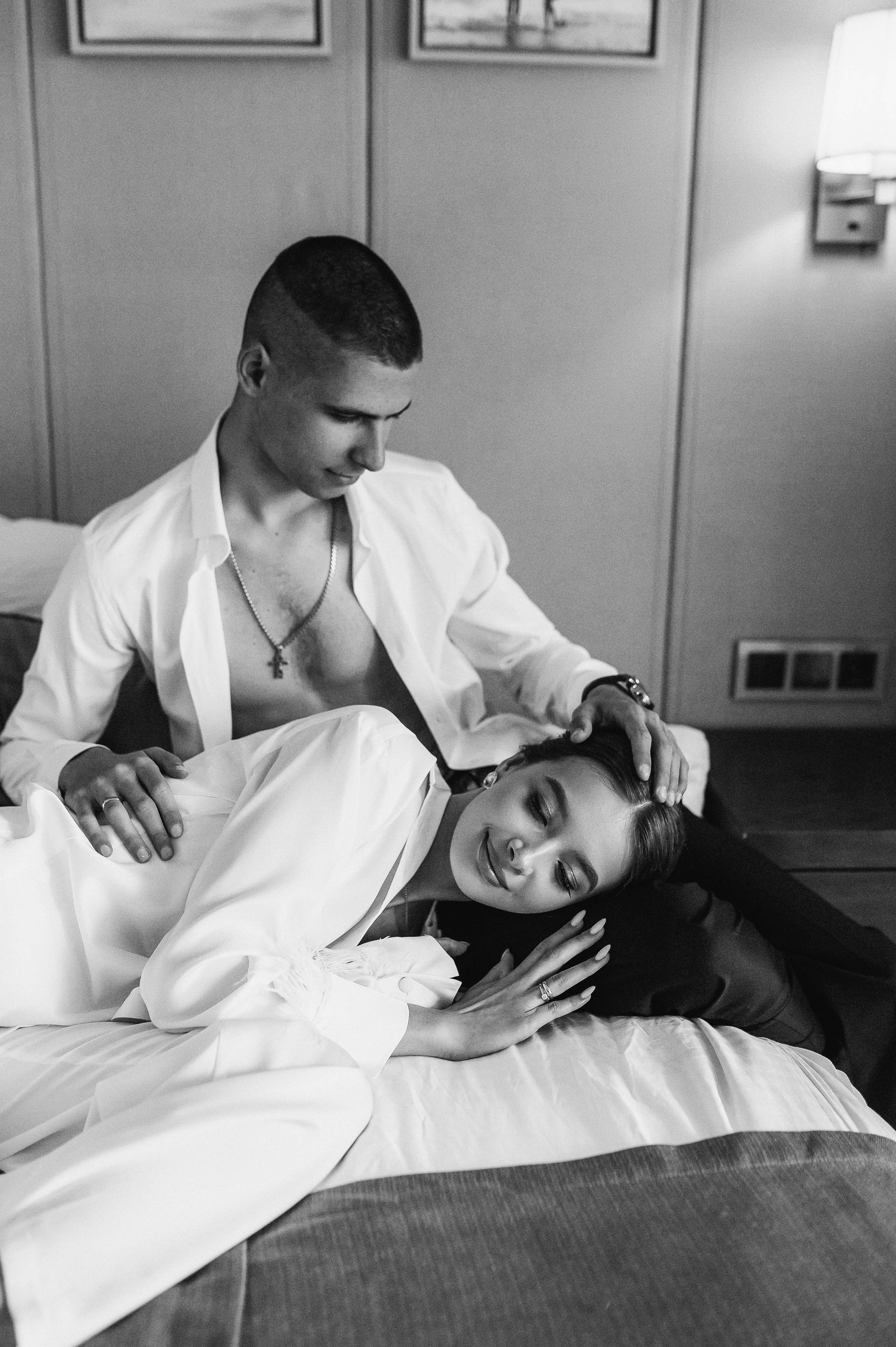 Свадебное утро и прогулка красивой яркой пары. Свадебный и семейный фотограф в Симферополе Дарья Маркова