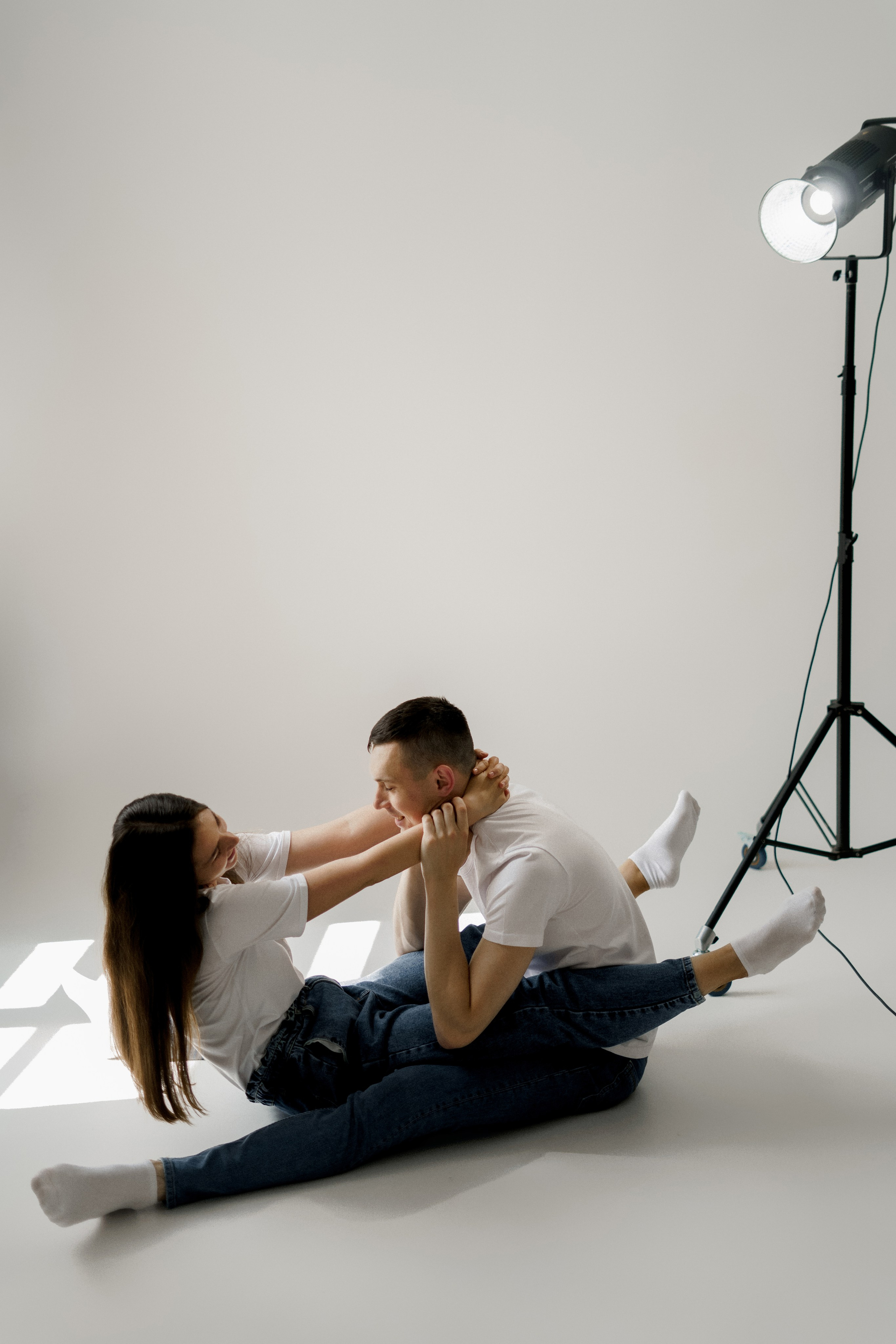 Фотосессия лав стори в студии сахалин. Фотограф сахалин