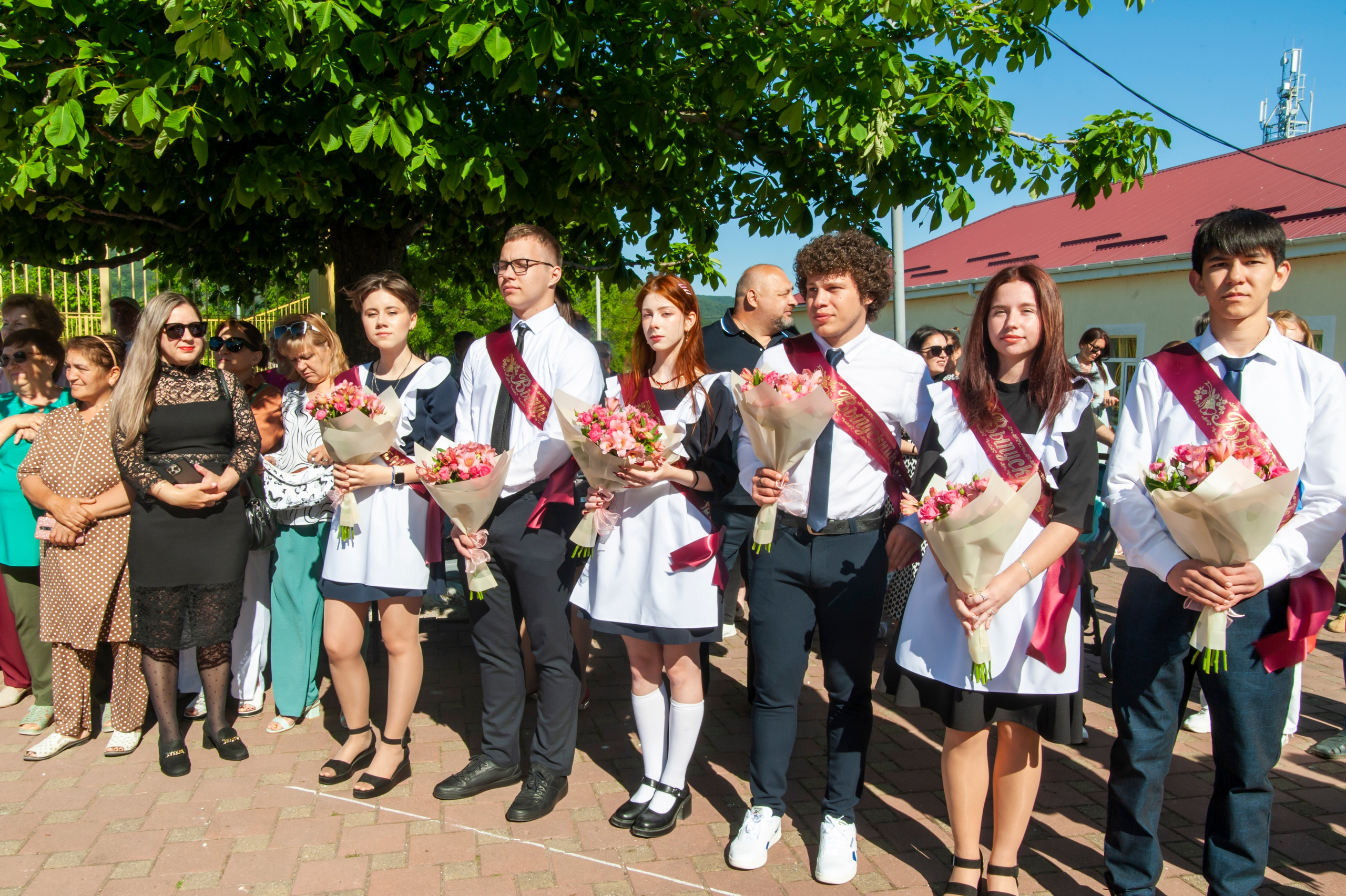 Последний Звонок МАОУ СОШ № 17 им. Эдуарда Есаяна — Архипо-Осиповка. Свадебный и семейный фотограф Денис Лукьянов в Краснодаре, Краснодарском крае и Республике Крым