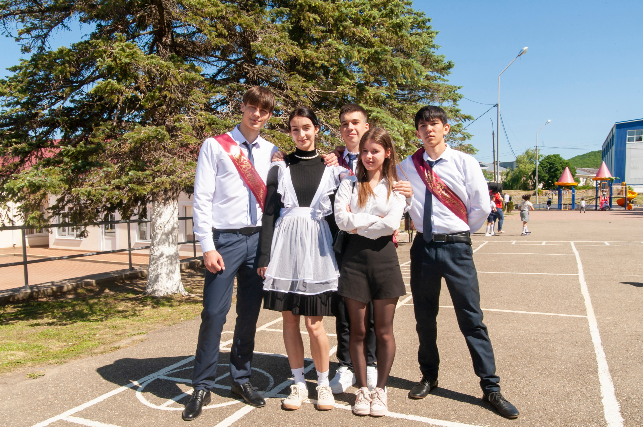 Последний Звонок МАОУ СОШ № 17 им. Эдуарда Есаяна — Архипо-Осиповка. Свадебный и семейный фотограф Денис Лукьянов в Краснодаре, Краснодарском крае и Республике Крым