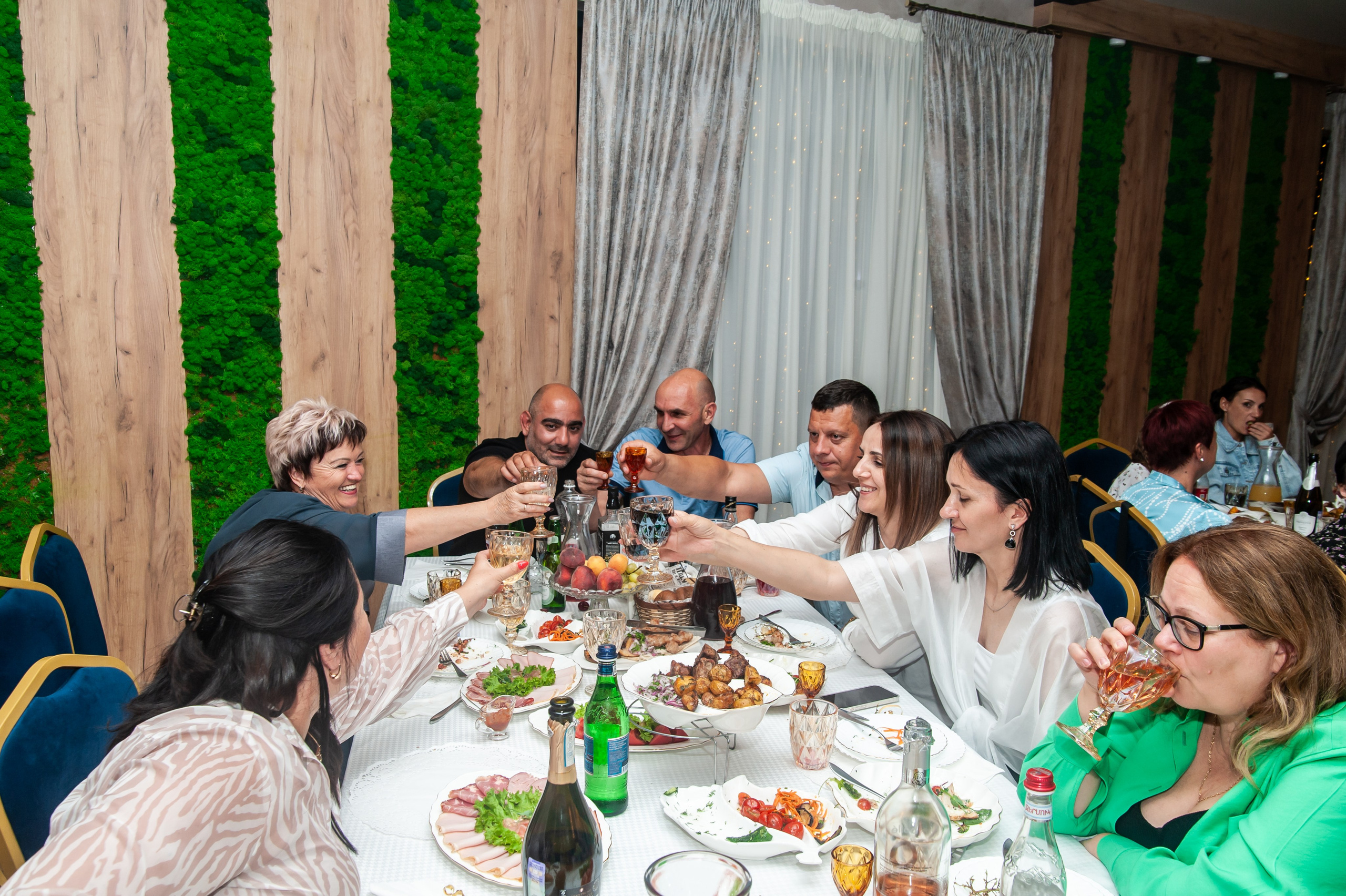 Выпускной МАОУ СОШ № 17 им. Эдуарда Есаяна. Свадебный и семейный фотограф Денис Лукьянов в Краснодаре, Краснодарском крае и Республике Крым