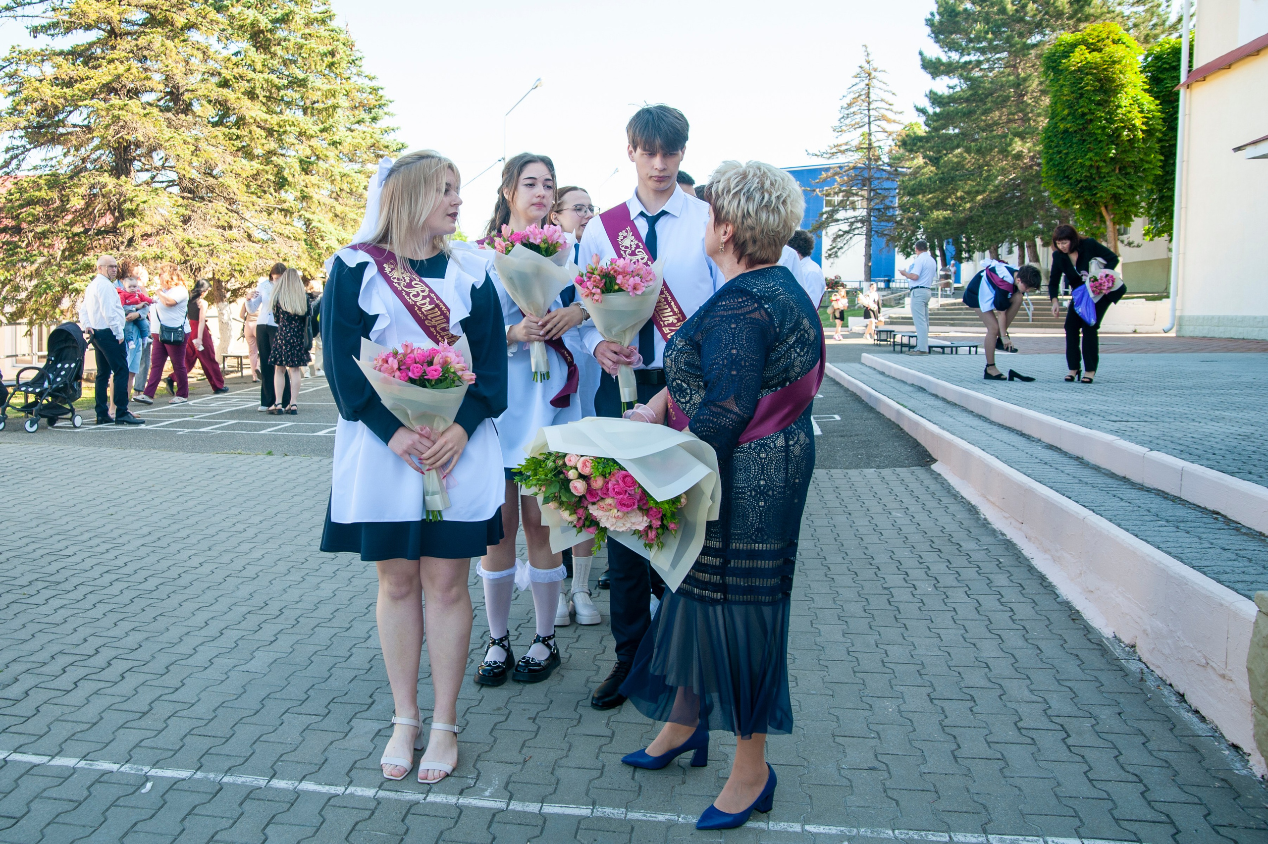 Последний Звонок МАОУ СОШ № 17 им. Эдуарда Есаяна — Архипо-Осиповка. Свадебный и семейный фотограф Денис Лукьянов в Краснодаре, Краснодарском крае и Республике Крым