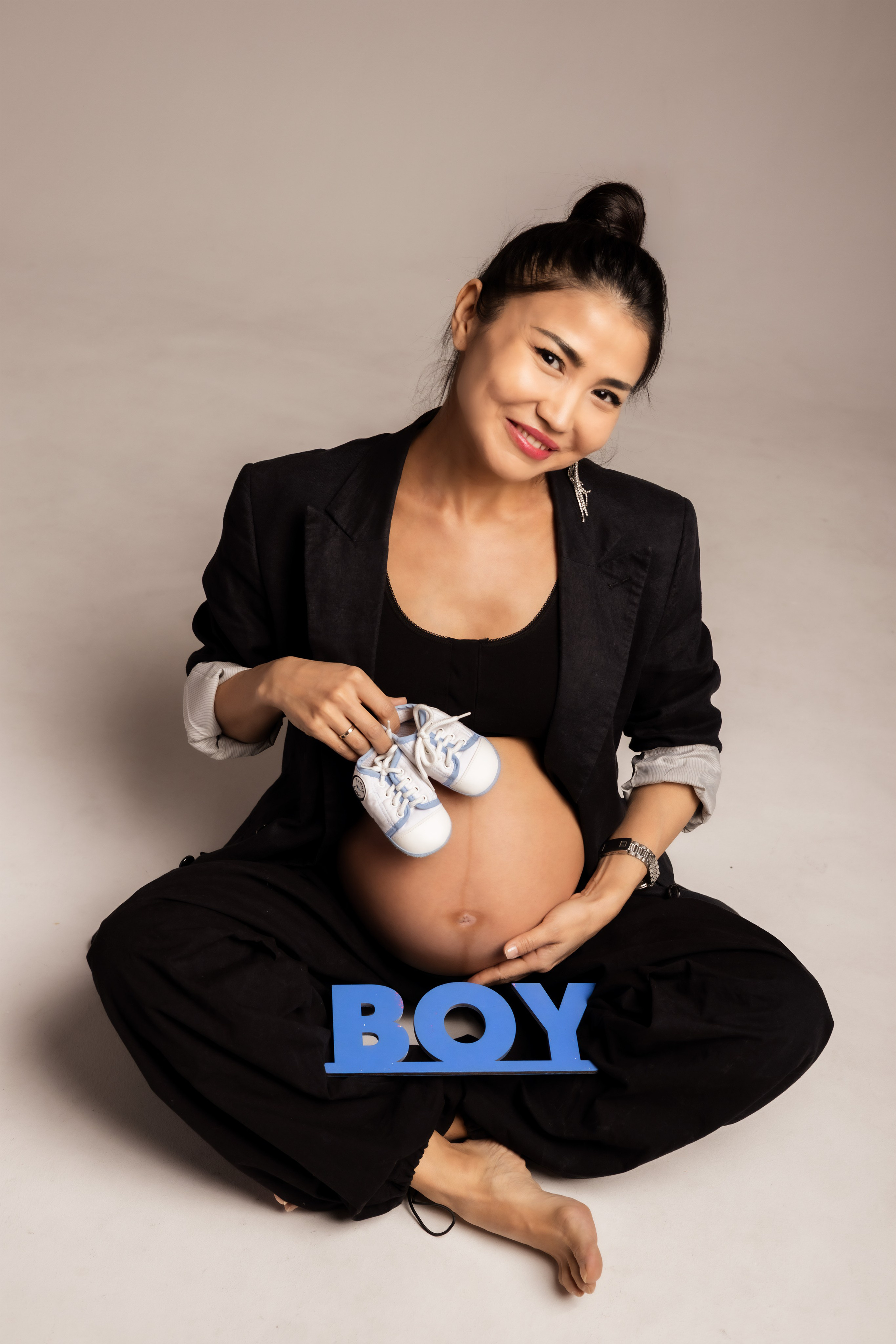 Фотосессия беременности в Алматы — maternity съёмка для будущих мам. Фотограф Алматы