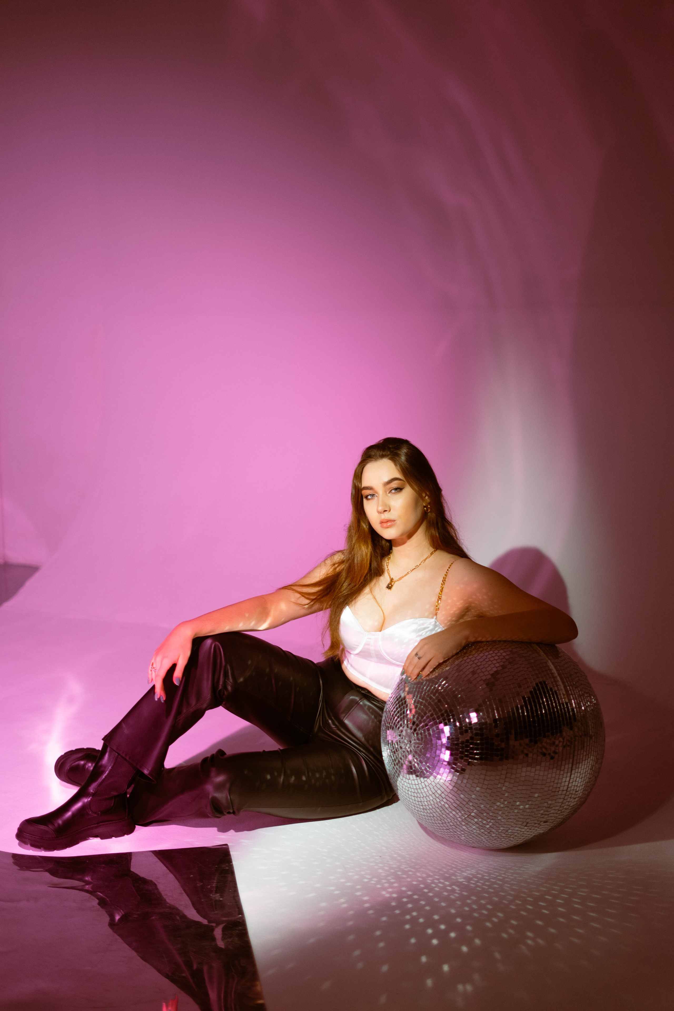 Арина декабрь. Съёмка для брендов одежды и маркетплейсов в Санкт-Петербурге