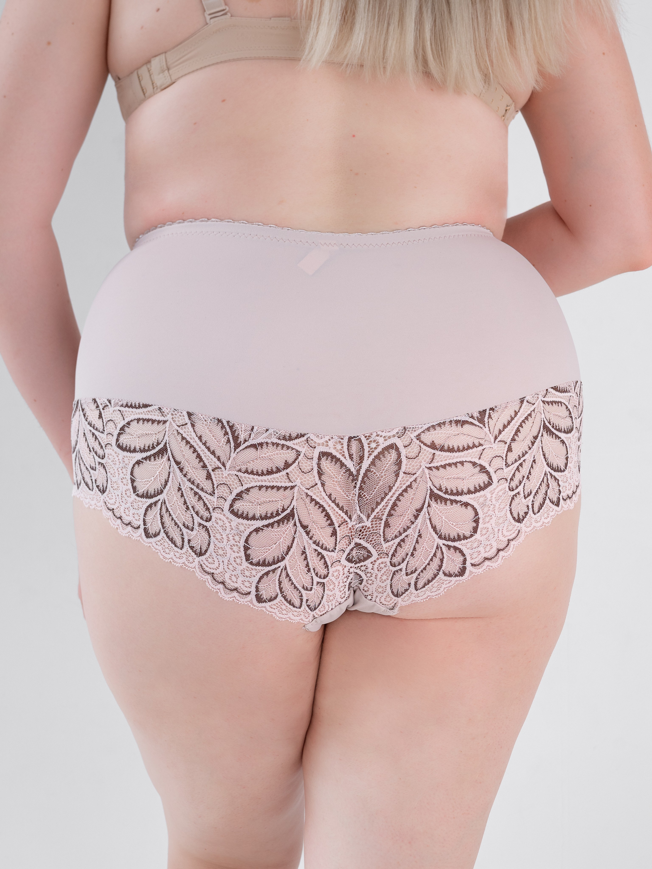 Женское нижнее белье plus size серия 2. Предметный фотограф, фото для маркетплейсов Пятигорск, КМВ