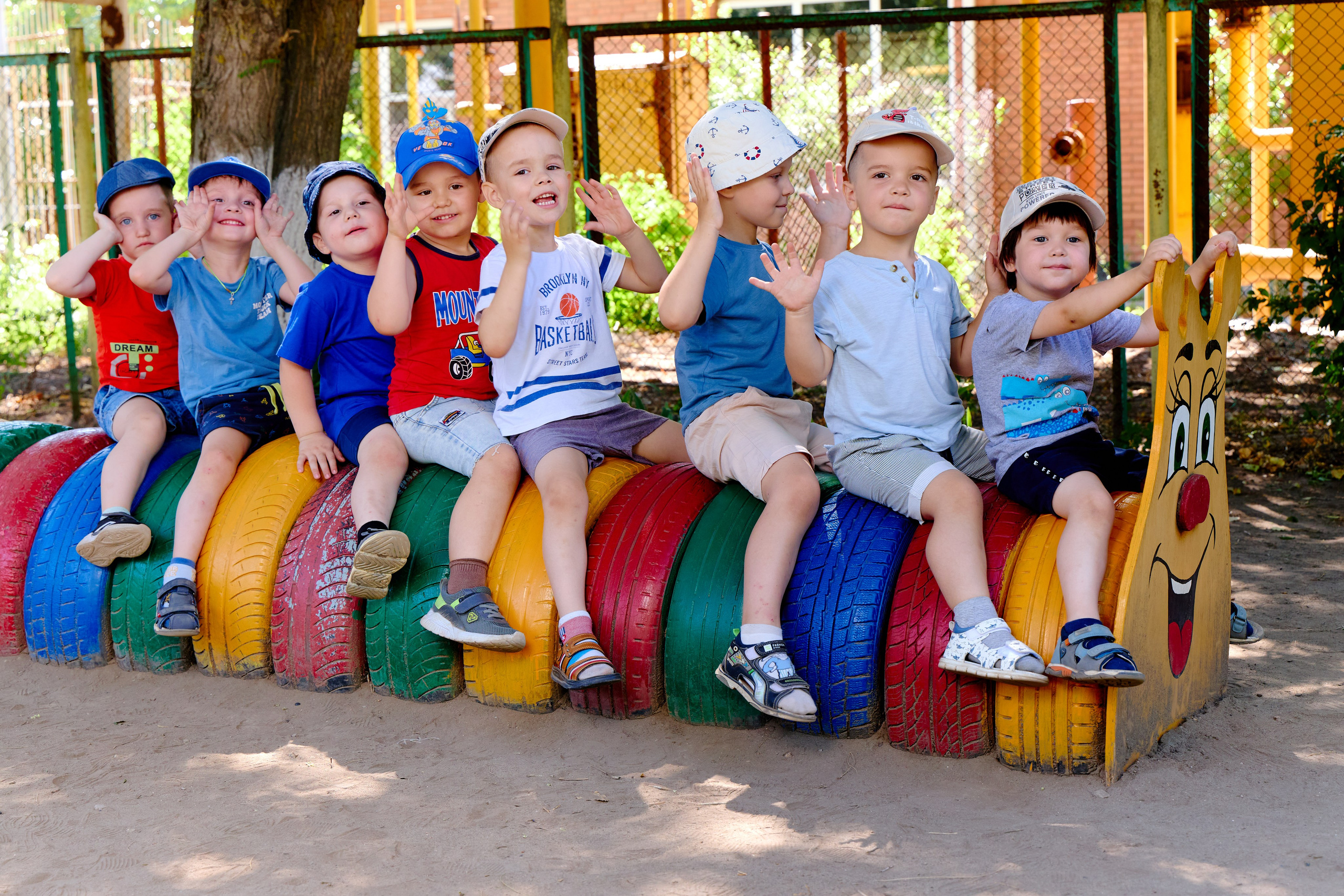 Пример летней съёмки в детском саду № 92 младшая группа Ромашки. Фотограф Выпускные альбомы Таганрог Сергей Коробченко