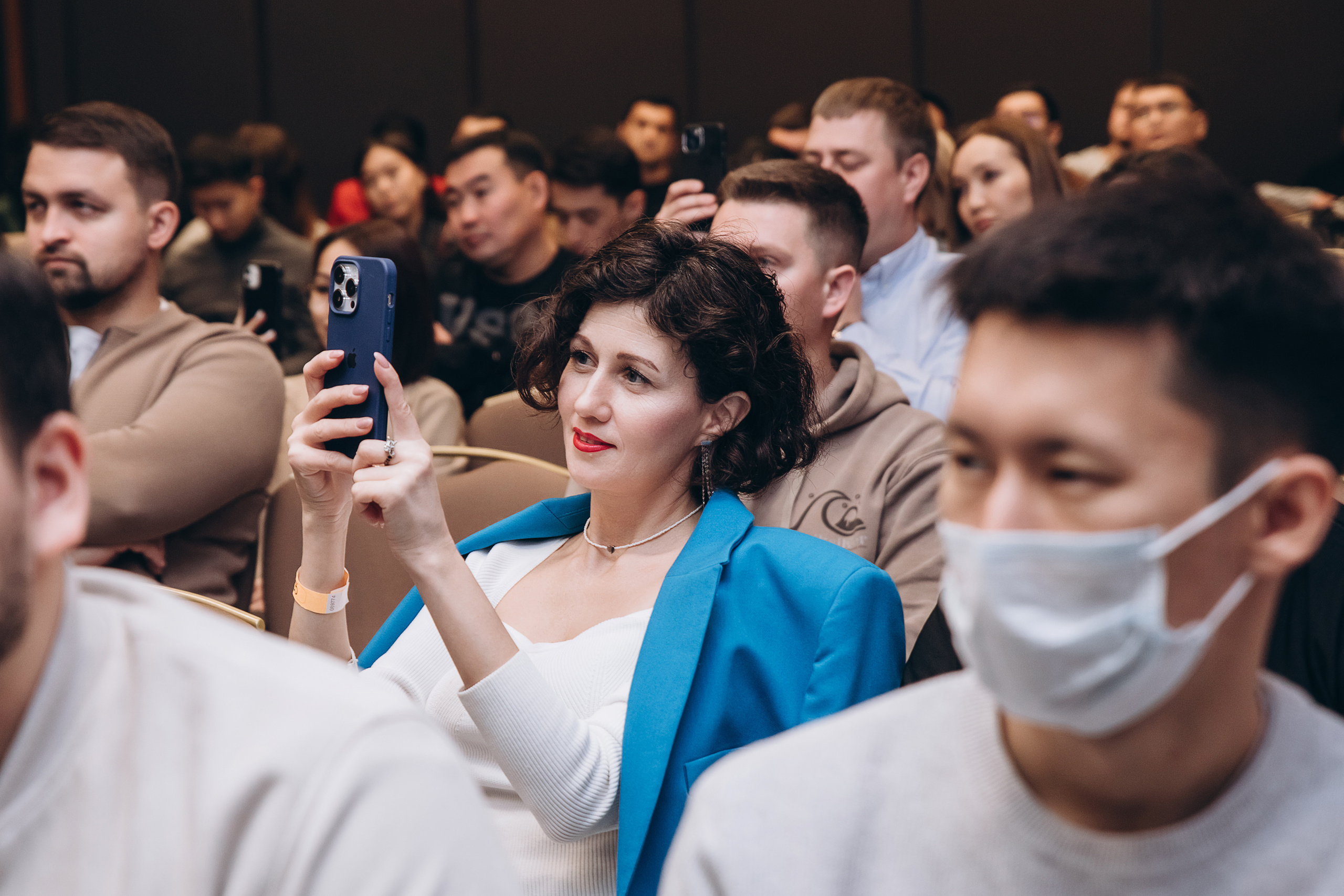 Club 999. Фотограф в Нур-Султан Лю-Гуной Руслан