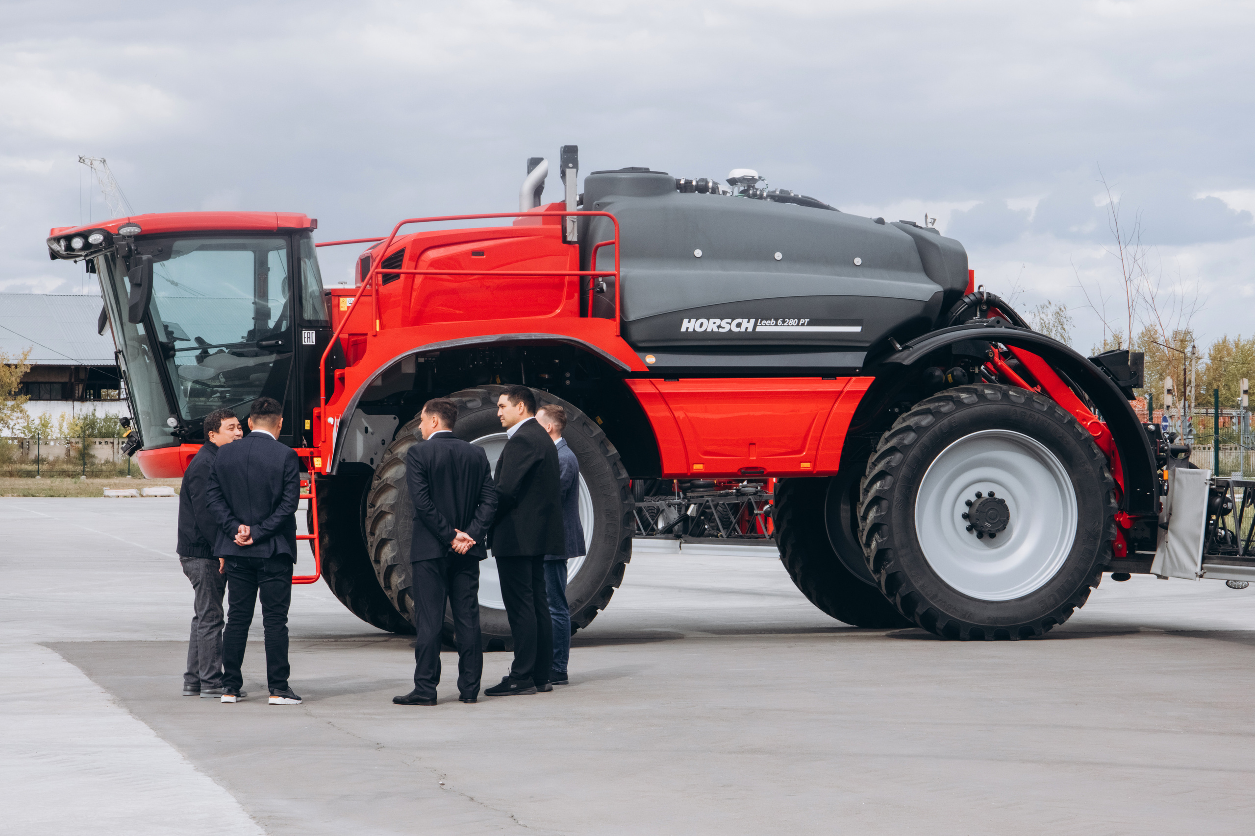 Открытия ресторанов, салонов и др. Фотограф в Нур-Султан Лю-Гуной Руслан