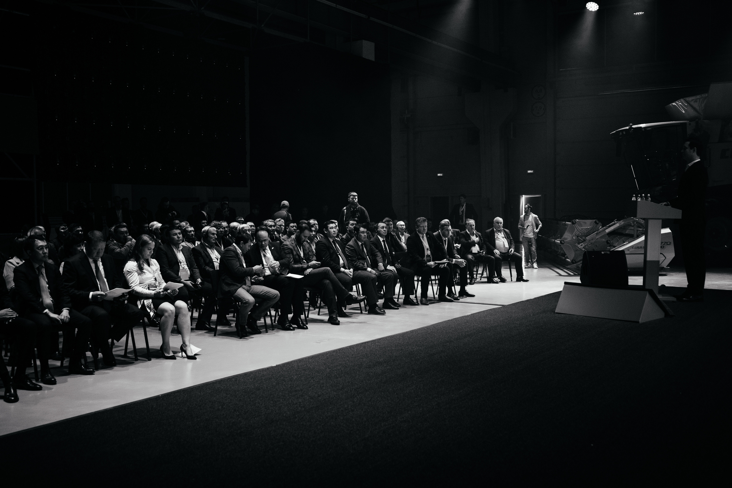 Открытия ресторанов, салонов и др. Фотограф в Нур-Султан Лю-Гуной Руслан