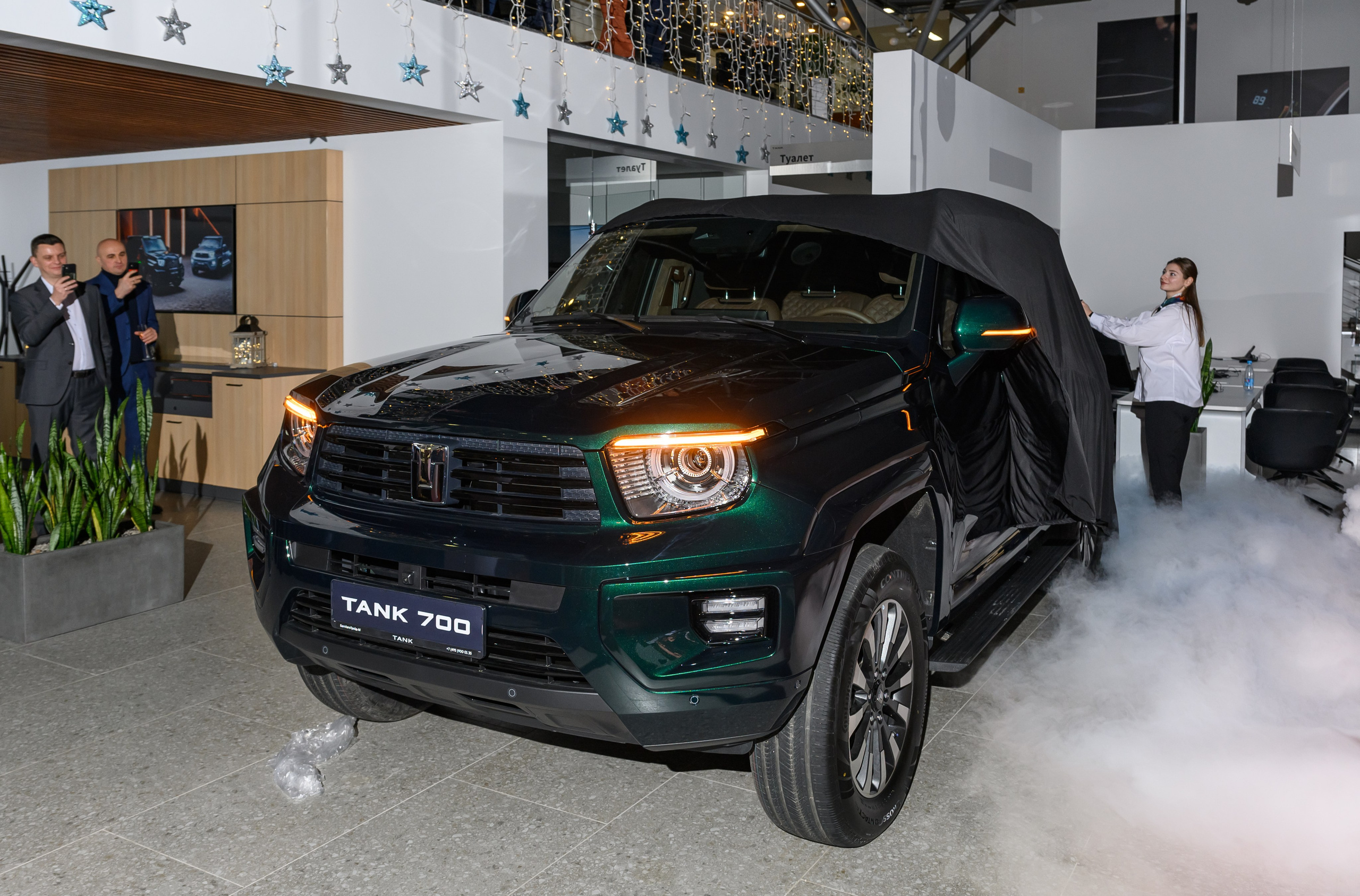 Автосалон Танк. Свадебный фотограф Москва Юрий Кульман