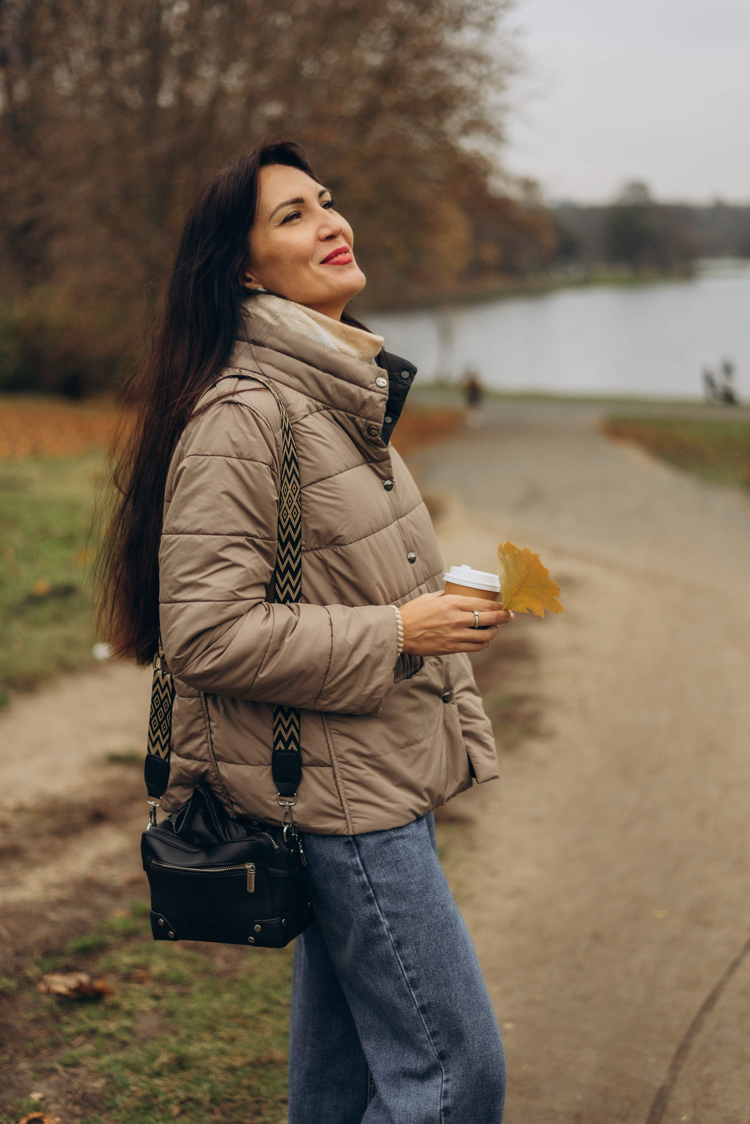 Прогулочная фотоссесия для девушки в парке. Семейный фотограф в Железнодорожном Масаева Елена