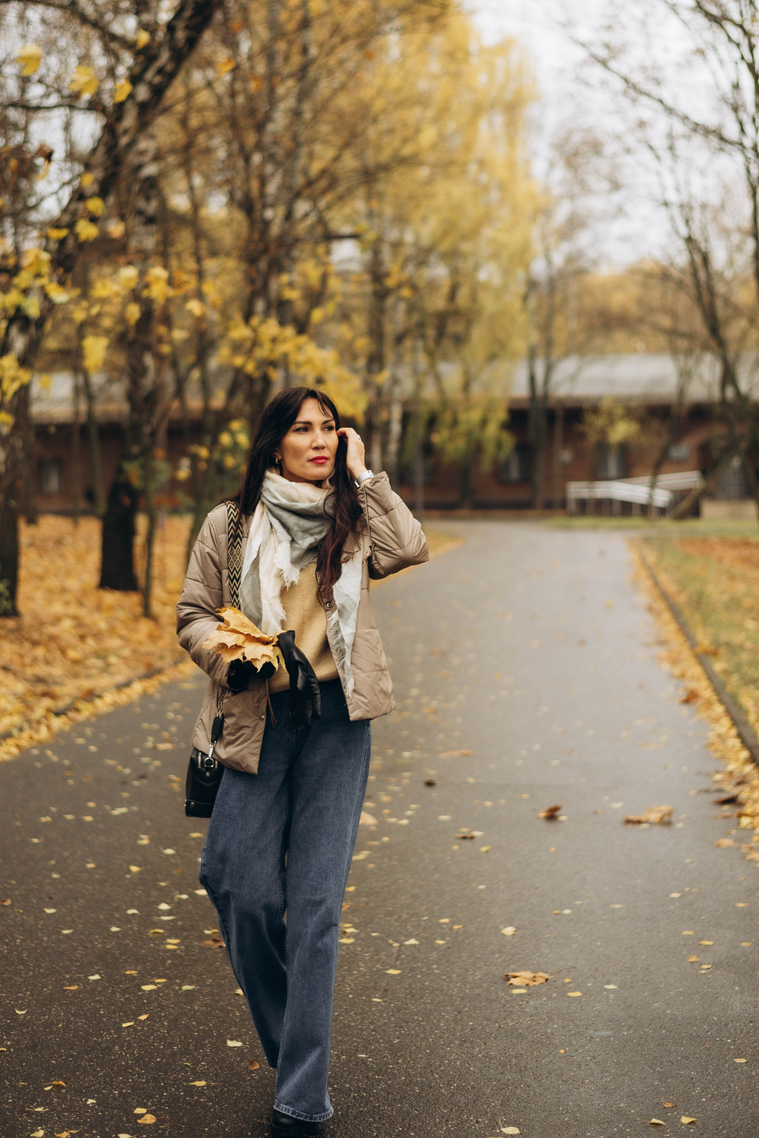 Прогулочная фотоссесия для девушки в парке. Семейный фотограф в Железнодорожном Масаева Елена