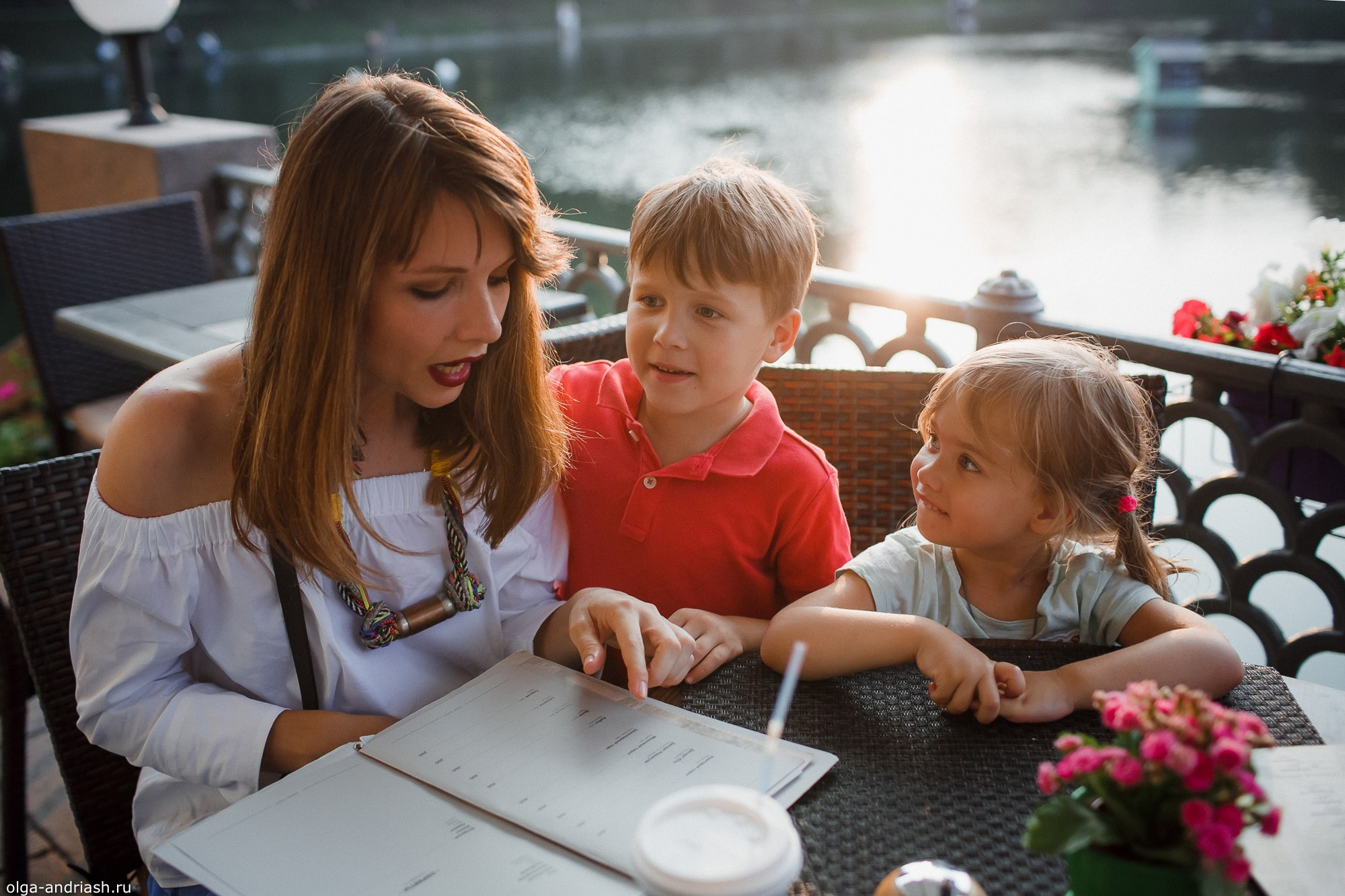 Прогулки на Патриарших прудах. Семейный, портретный и свадебный фотограф в Санкт-Петербурге и Москве