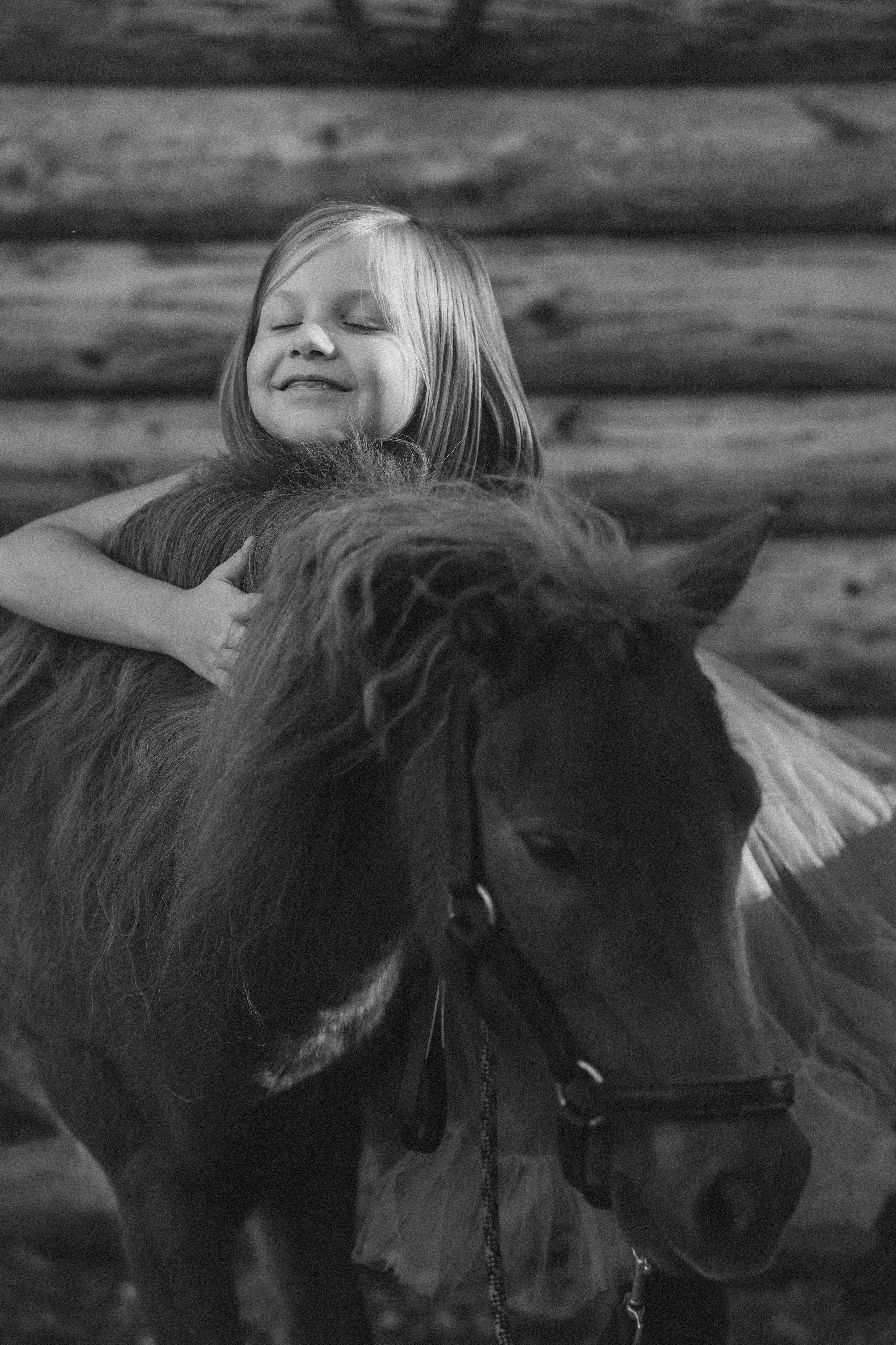 Фотосессия с американской миниатюрной лошадкой. Абрамцево. Семейный и детский фотограф в Сергиев Посаде, Хотьково Якимчук Любовь