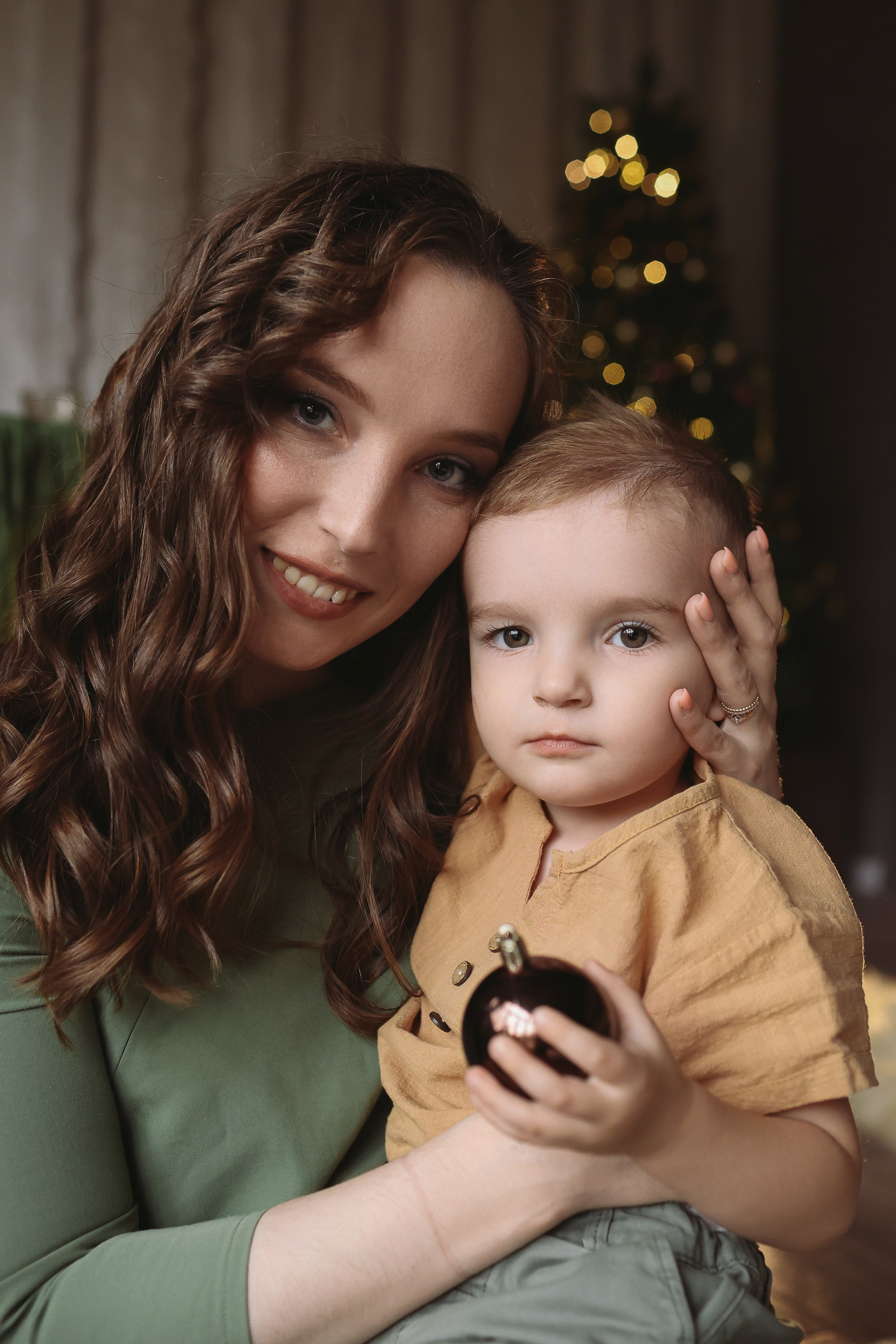 Семейная новогодняя фотосессия в загородном домике. Фотограф Владимир Москва