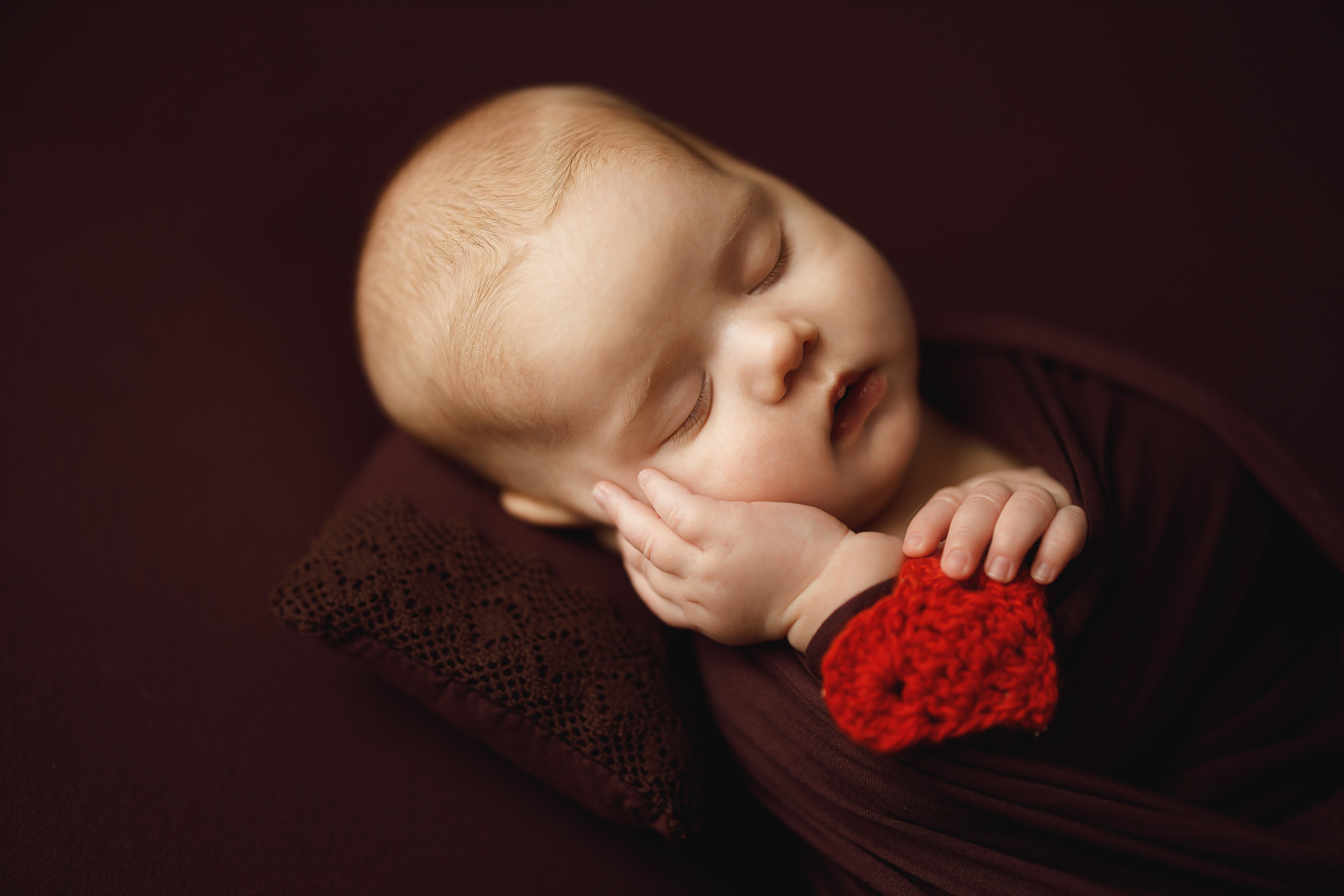 Ньюборн фотосессии в Старом Осколе. Фотостудия для новорожденных в Старом Осколе Гильфановых Юрия и Ольги
