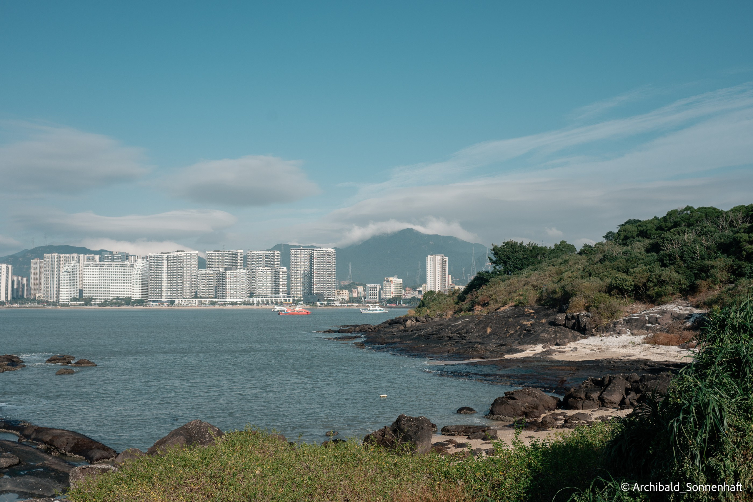 Kayaking in Huizhou, China. Photographer in Guangzhou, China. Archibald Sonnenhaft
