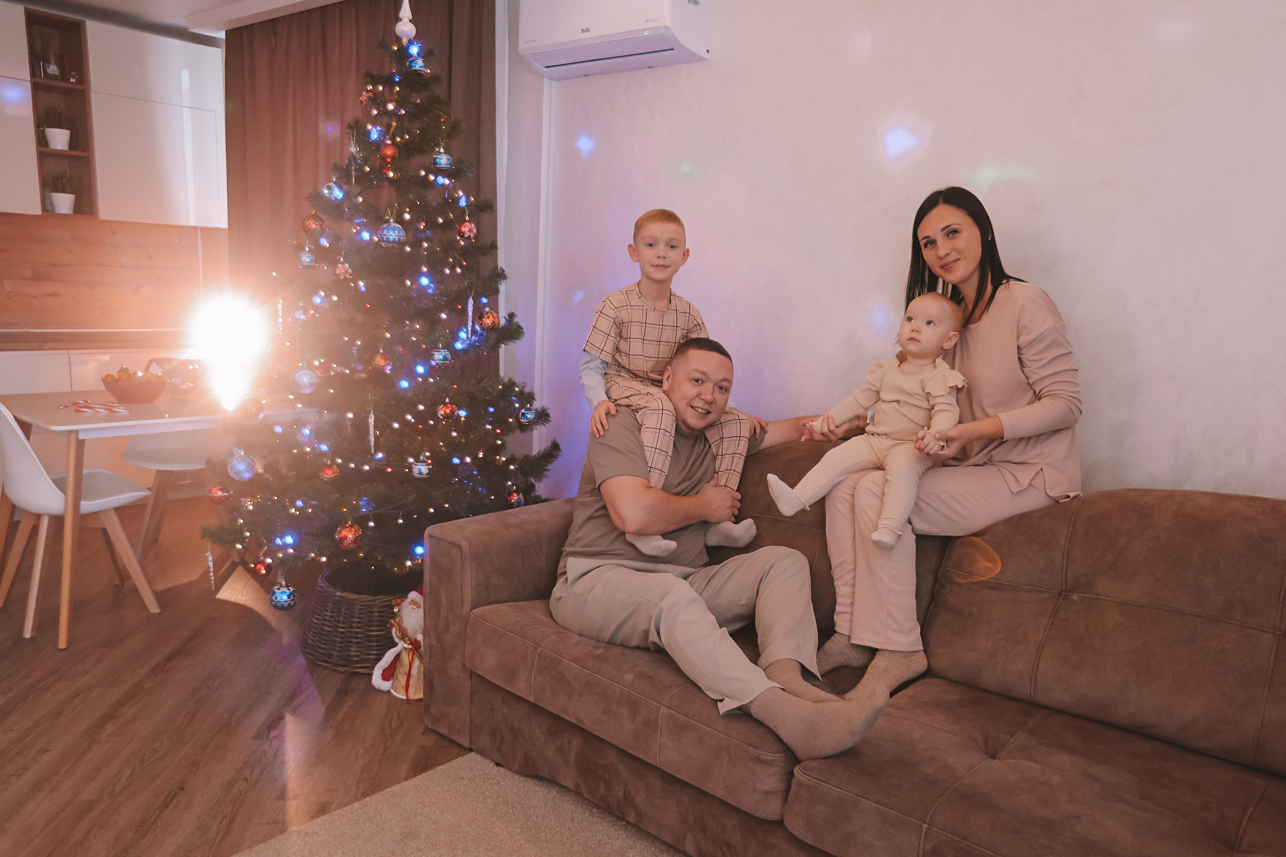 Дома. Семейный фотограф Тюмень, фотограф на роды Салмина Мария