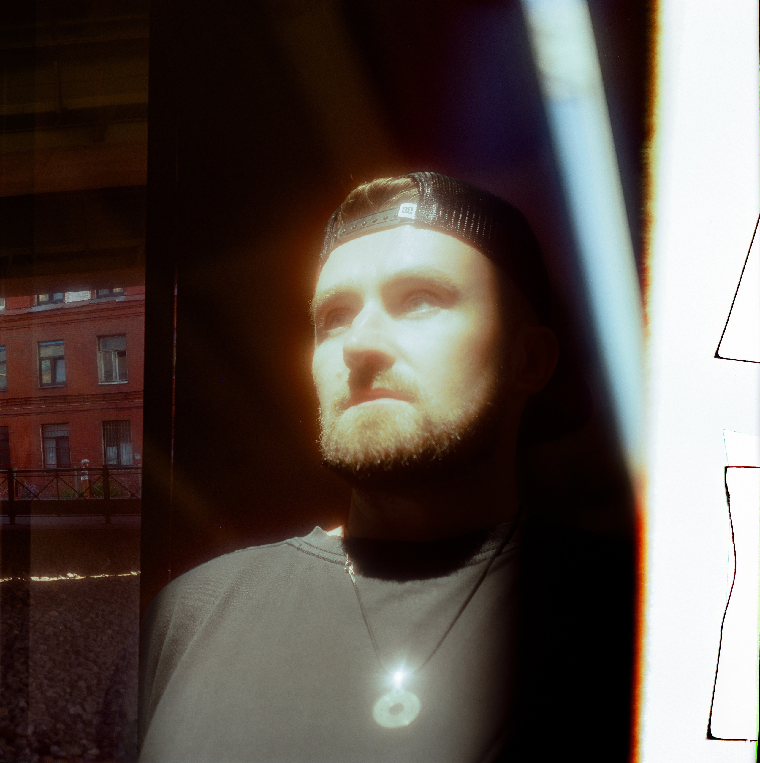 Мужской портрет на пленку в Санкт-Петербурге | Уличная фотосессия с атмосферой