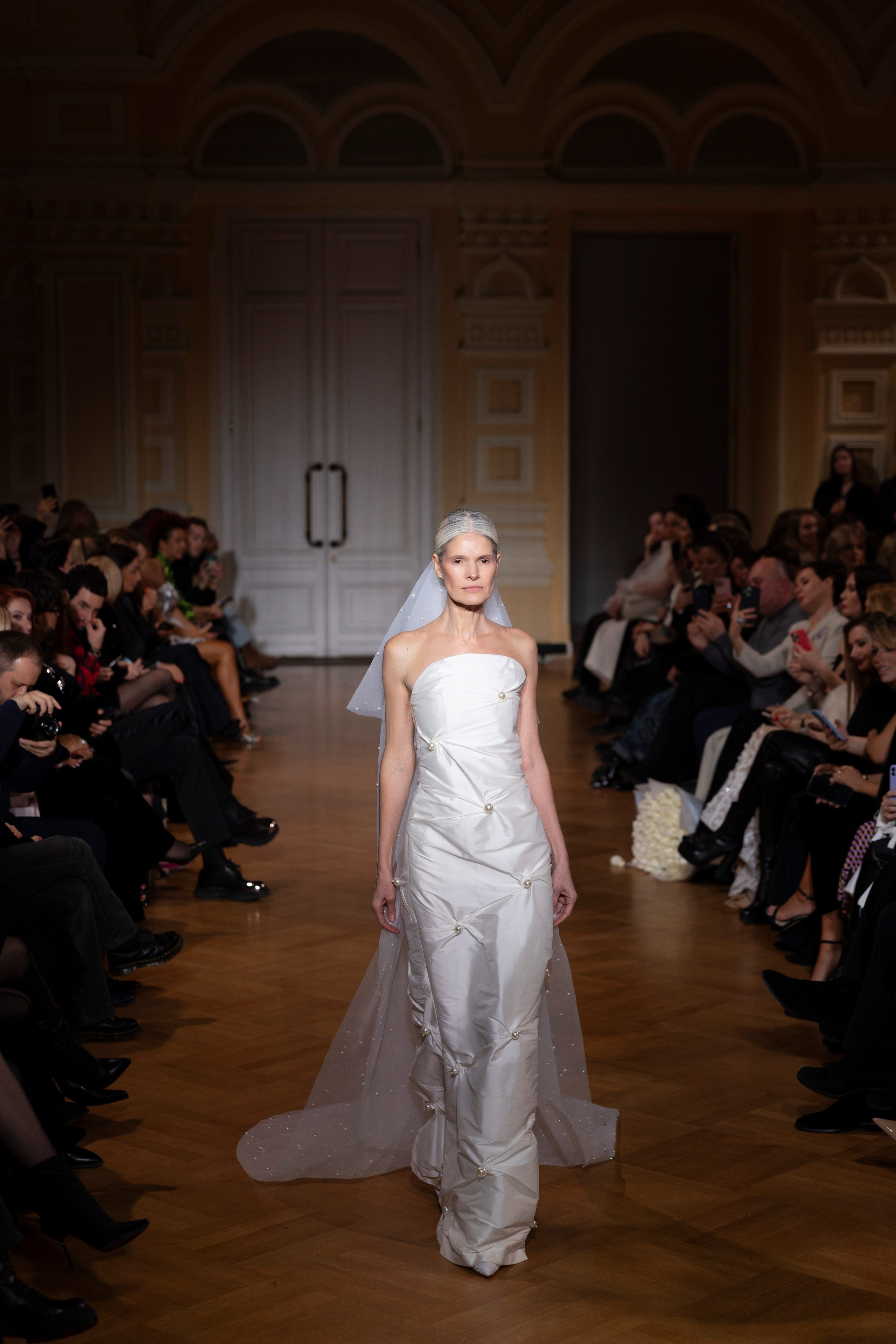 CANACH fashion show by Artashes Oganian, GUM, Moscow. «Птичка на проводе»: информационный портал в Москве