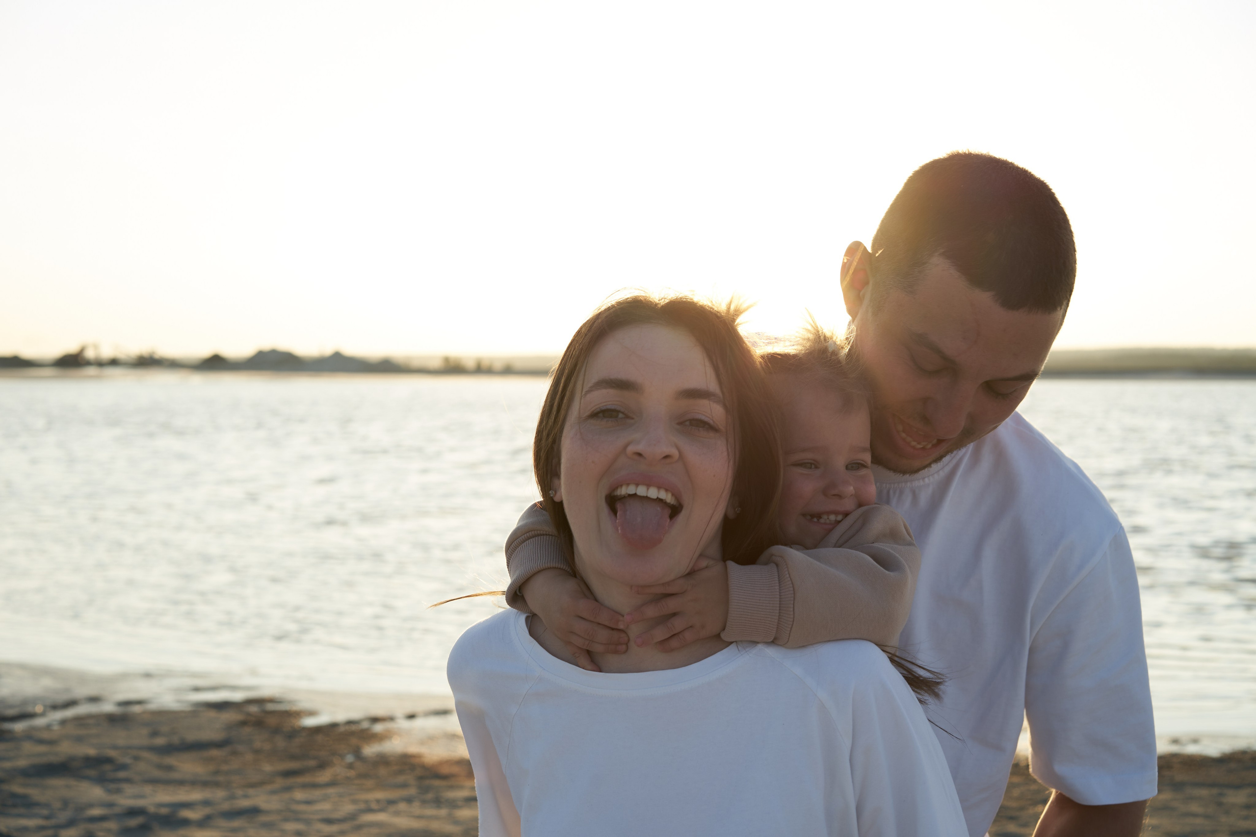 Семейная фотосессия на закате в песках. Фотограф Екатеринбург Кокшарова Александра
