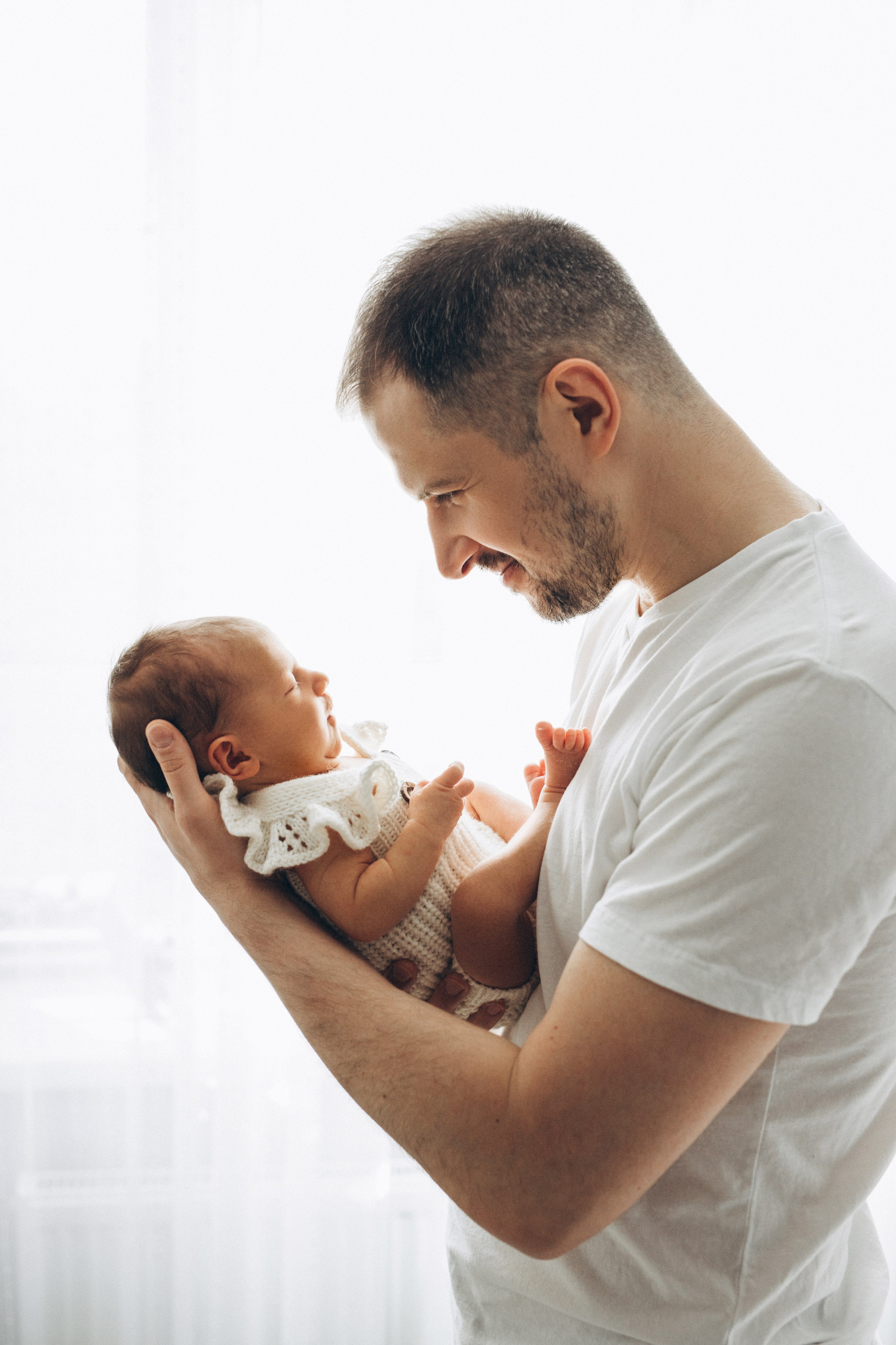 Александра и ее родители. Фотограф уникального направления ньюборн в Москве Екатерина Буценина
