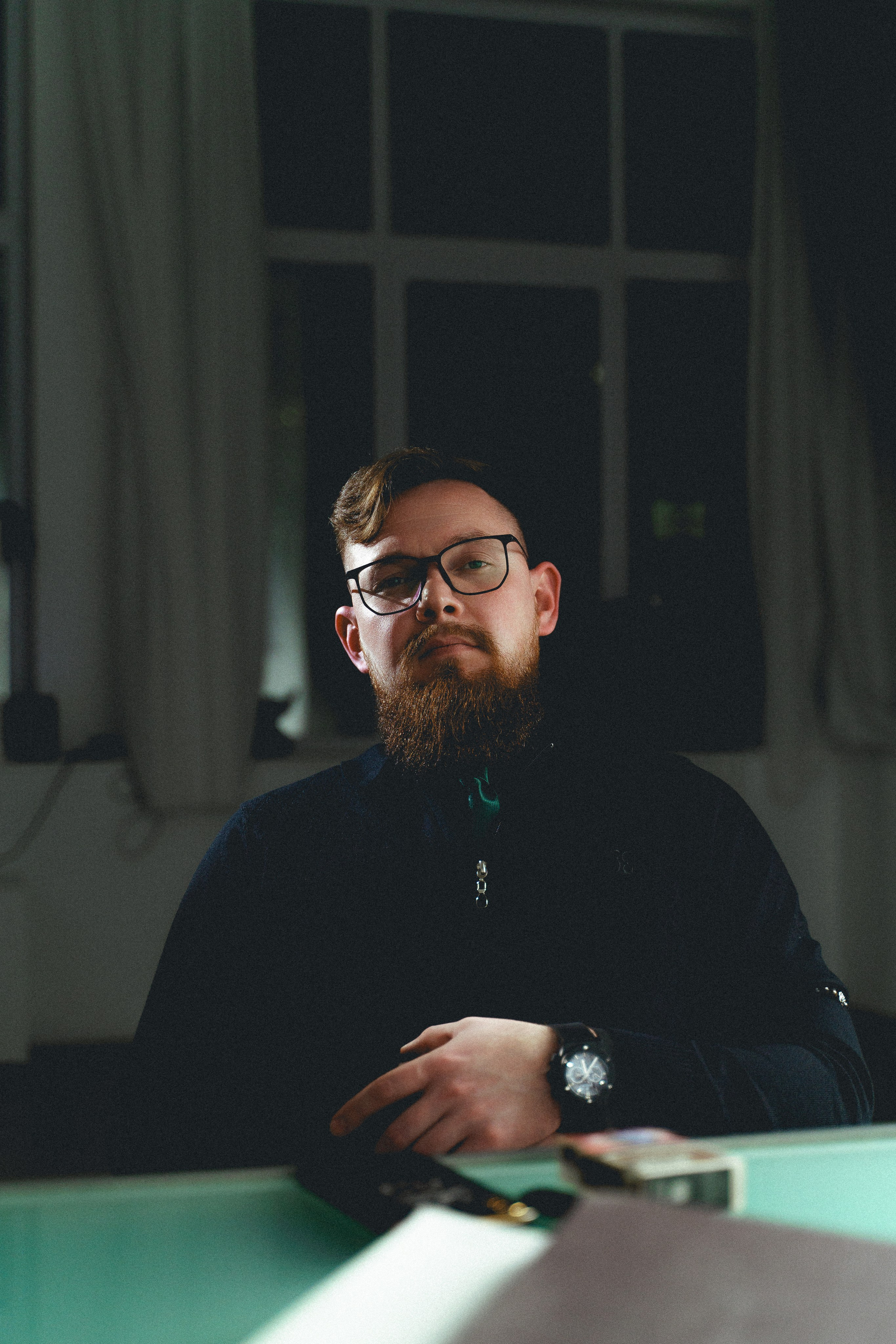 Мужской портрет в стиле фильма «джентльмены». Иван Упоров — фотограф, рилсмейкер чебоксары