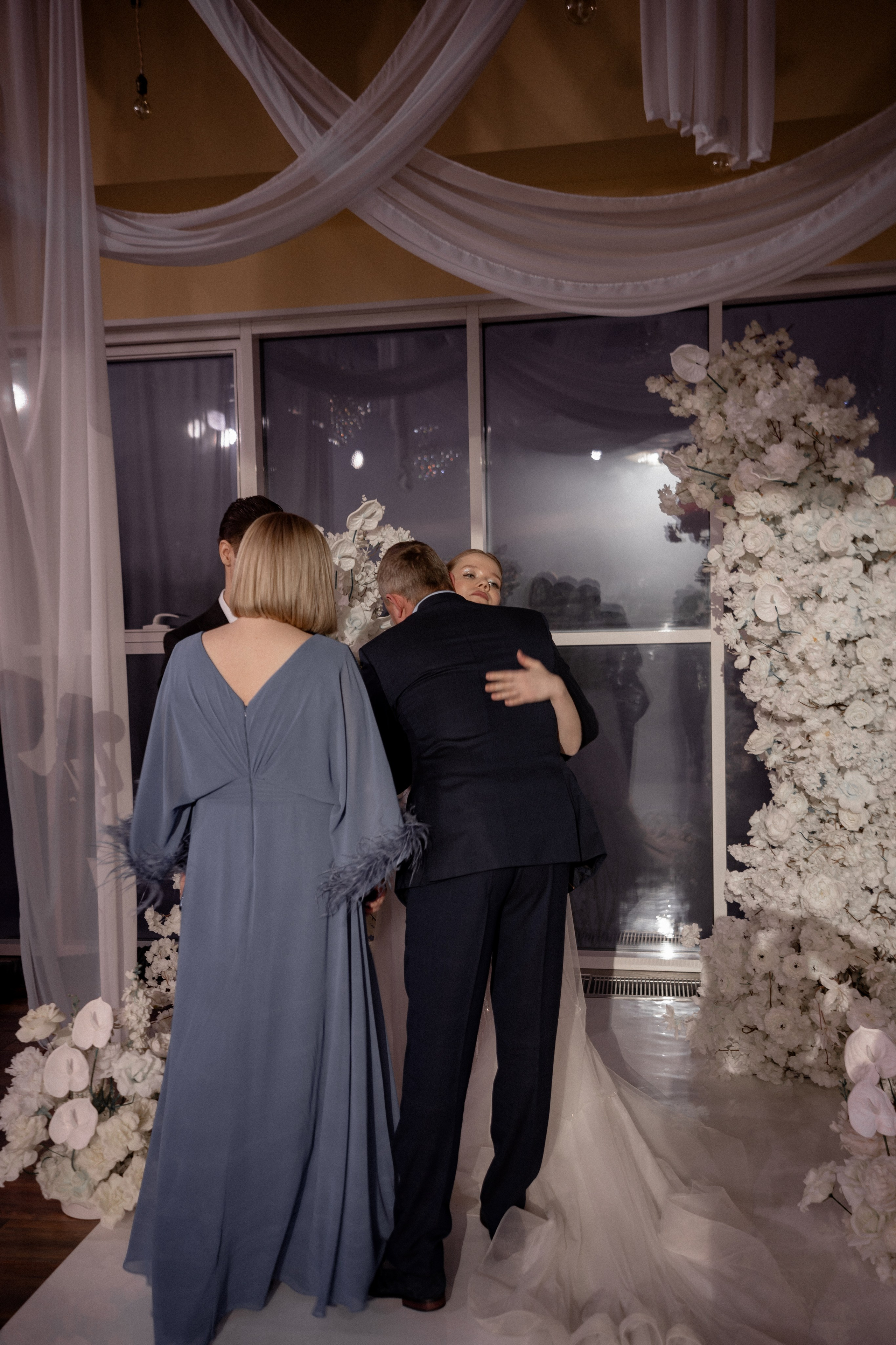 СВАДЕБНАЯ СЬЕМКА СБОРОВ В ОТЕЛЕ И ВЫЕЗД НА ЦЕРЕМОНИЮ (СНЯТО В СИБИРЕ В НИЖНЕВАРТОВСКЕ). Профессиональный фотограф, Санкт-Петербург — Виктория Богомолова