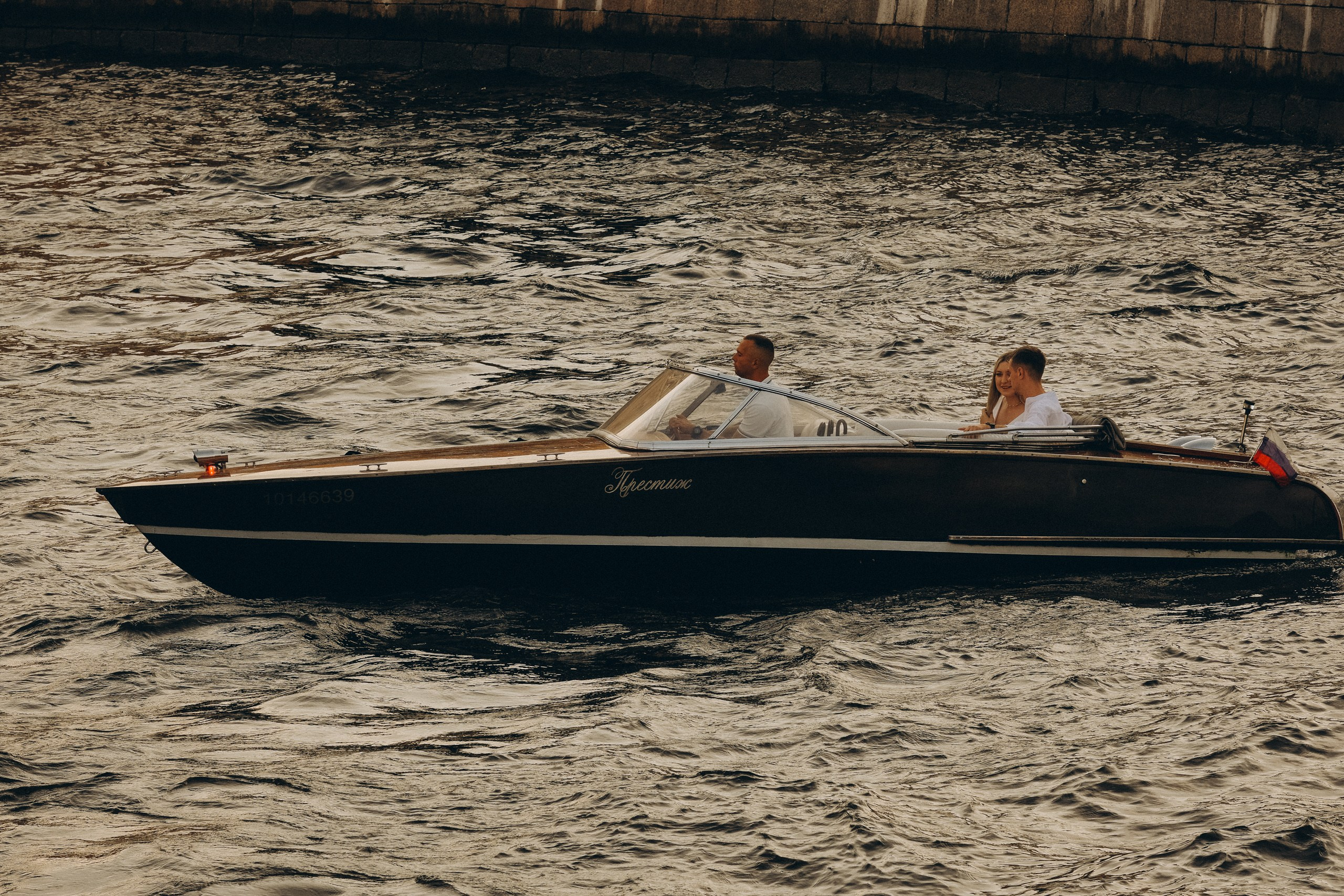 СВАДЕНБНАЯ СЬЕМКА НА КАТЕРЕ ПО КАНАЛАМ САНКТ-ПЕТЕРБУРГА И В АКВАТОРИИ НЕВЫ. Профессиональный фотограф, Санкт-Петербург — Виктория Богомолова