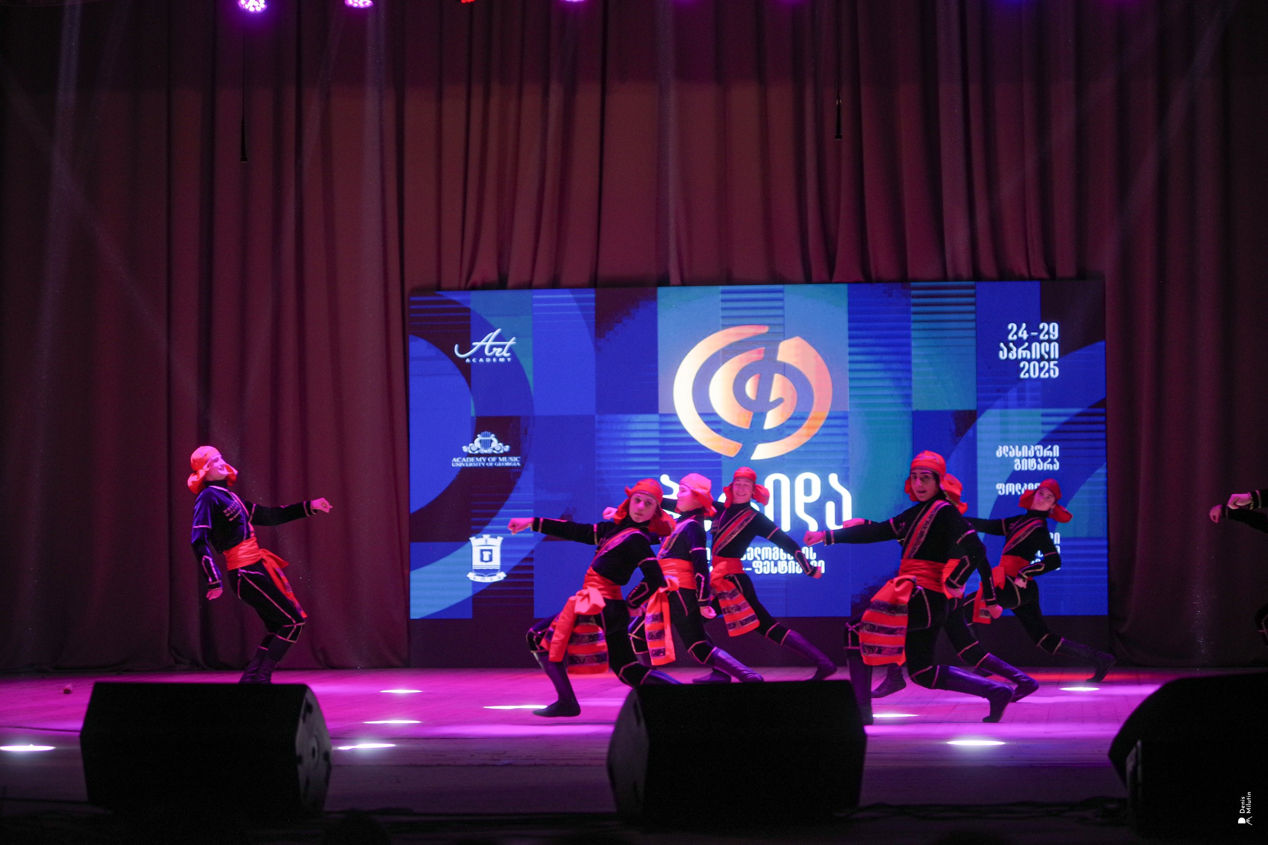 Танцы в Хоби. Портретный фотограф Денис Милютин