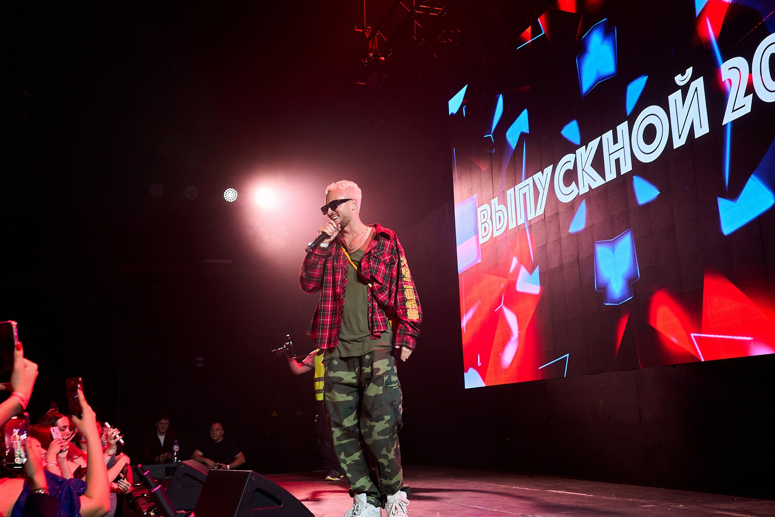 Выпускной 2024 концертный зал Академия ВТБ. Фотограф и Видеограф в Москве. Олег Корушев