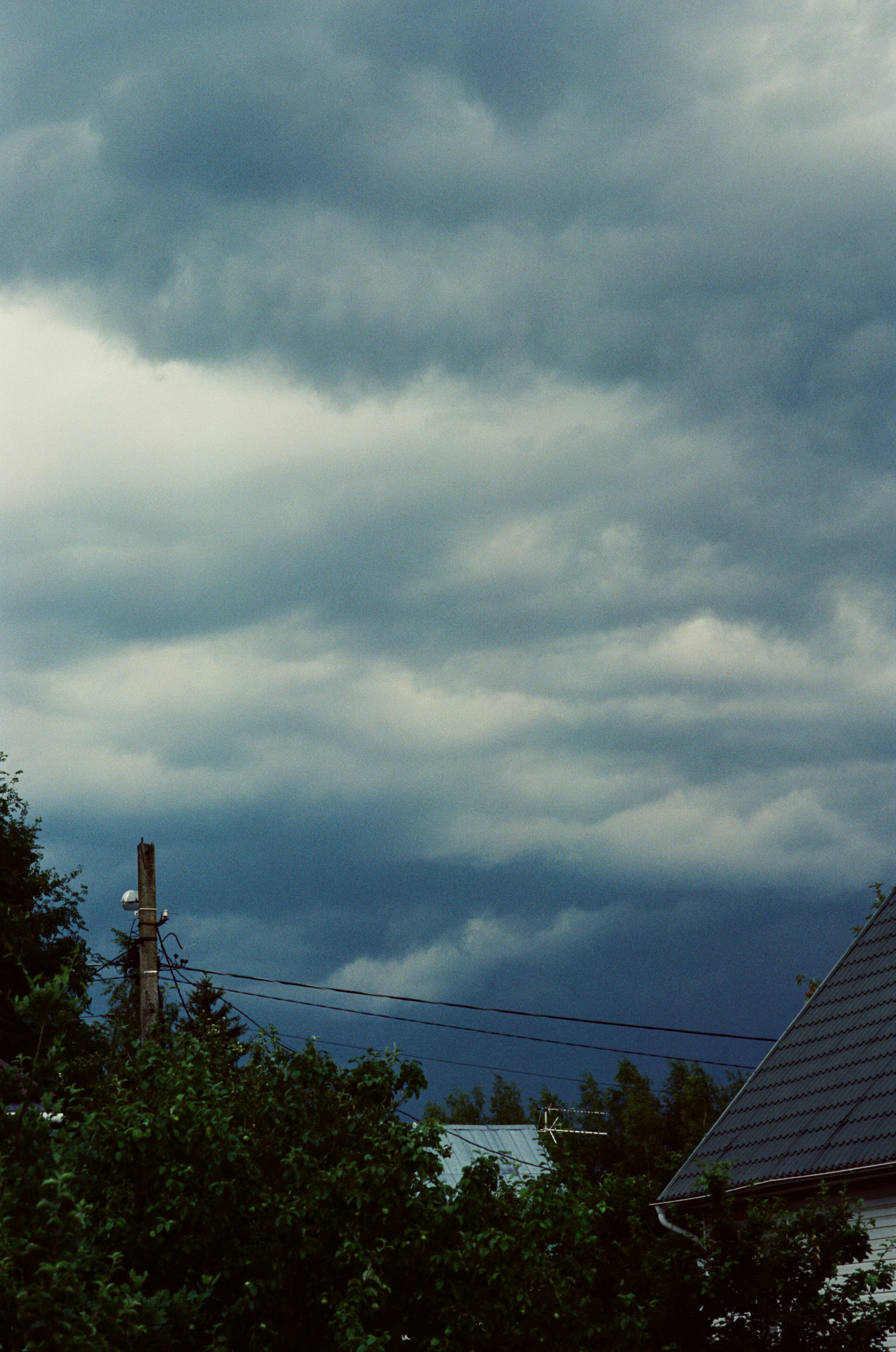 Canon 33V — Minolta MC Rokkor-PF 85 mm f1.7 | SFL 200T | июль 2025 г