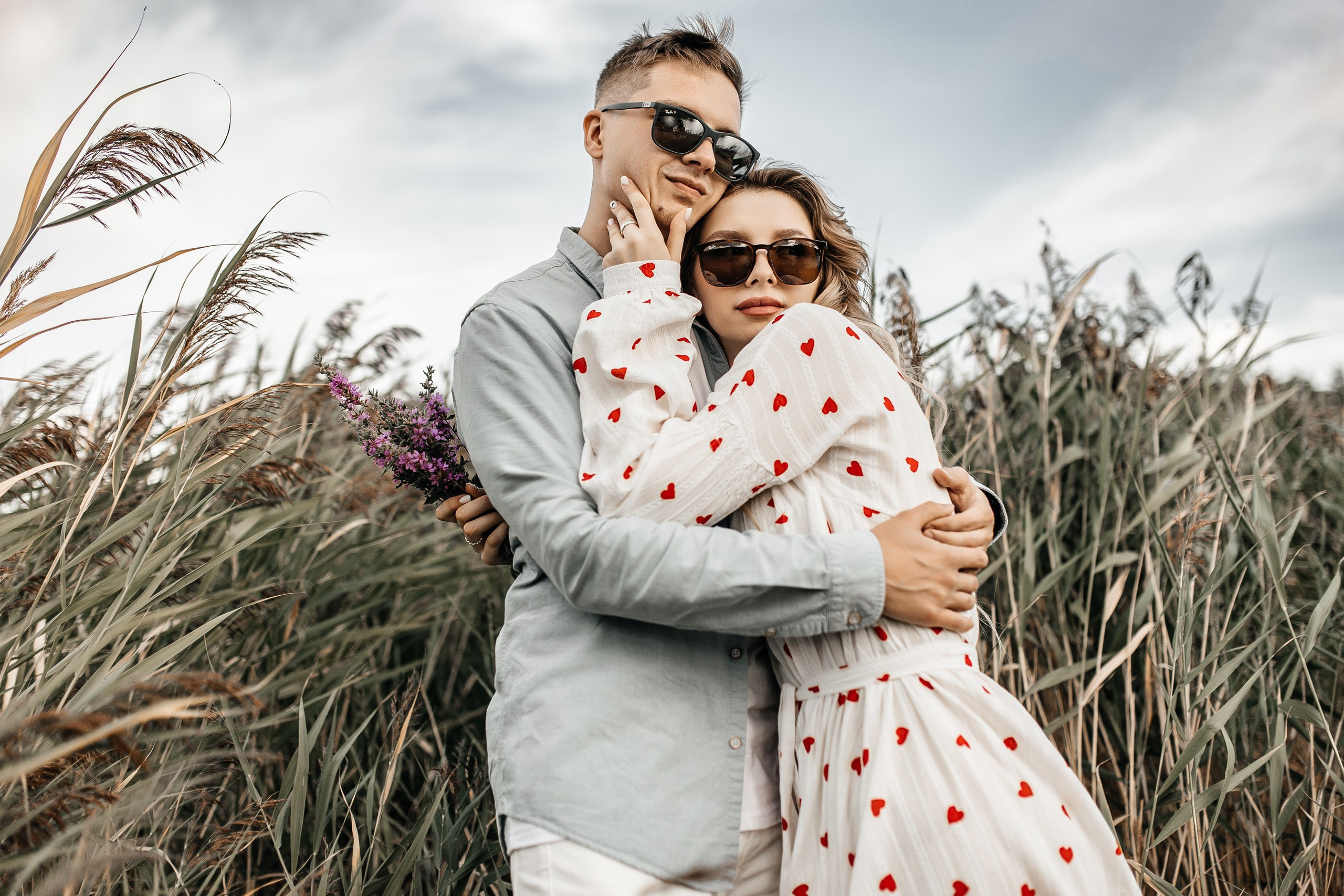 Здравствуйте! Я&nbsp;свадебный фотограф из&nbsp;Ульяновска, работаю в&nbsp;том числе по&nbsp;всей России и&nbsp;с&nbsp;выездом за&nbsp;границу. Снимаю свадьбы, lovestory, корпоративы, светский репортаж. Провожу обучение по&nbsp;фотографии, мастер-классы и&nbsp;воркшопы для других фотографов.