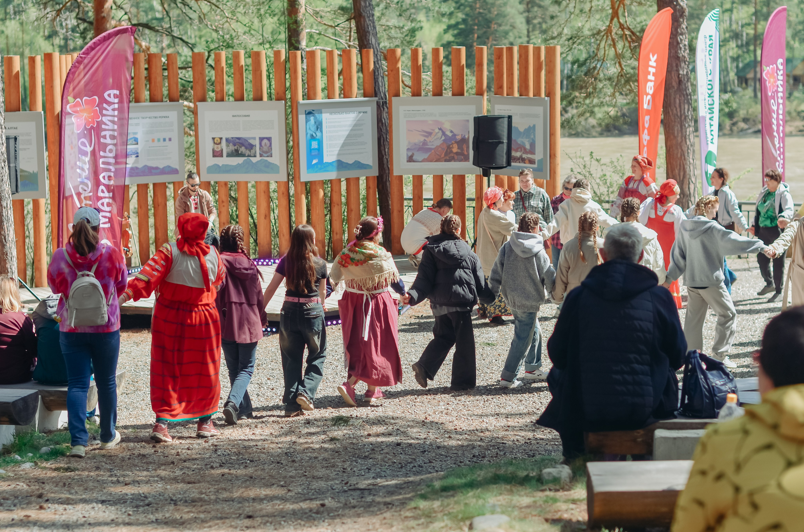 Фестиваль «Цветение Маральника на Алтае 2025». Фоторепортаж. Денисова Аля — фотограф для парных съемок и индивидуальных историй в Барнауле
