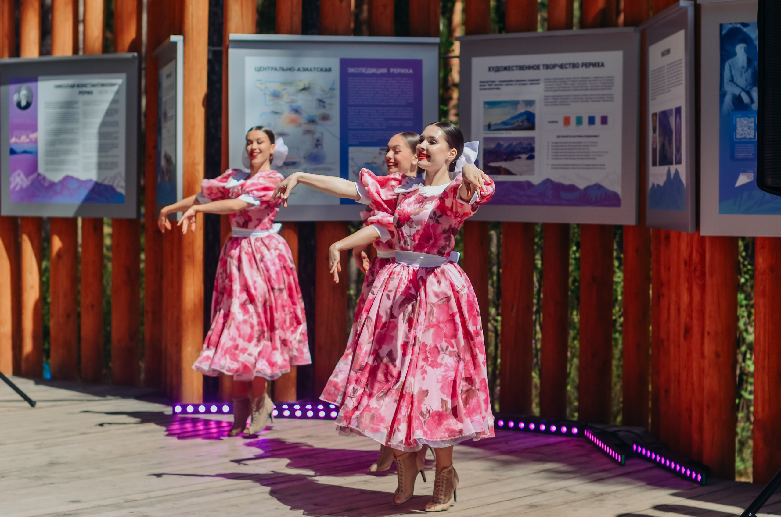 Фестиваль «Цветение Маральника на Алтае 2025». Фоторепортаж. Денисова Аля — фотограф для парных съемок и индивидуальных историй в Барнауле