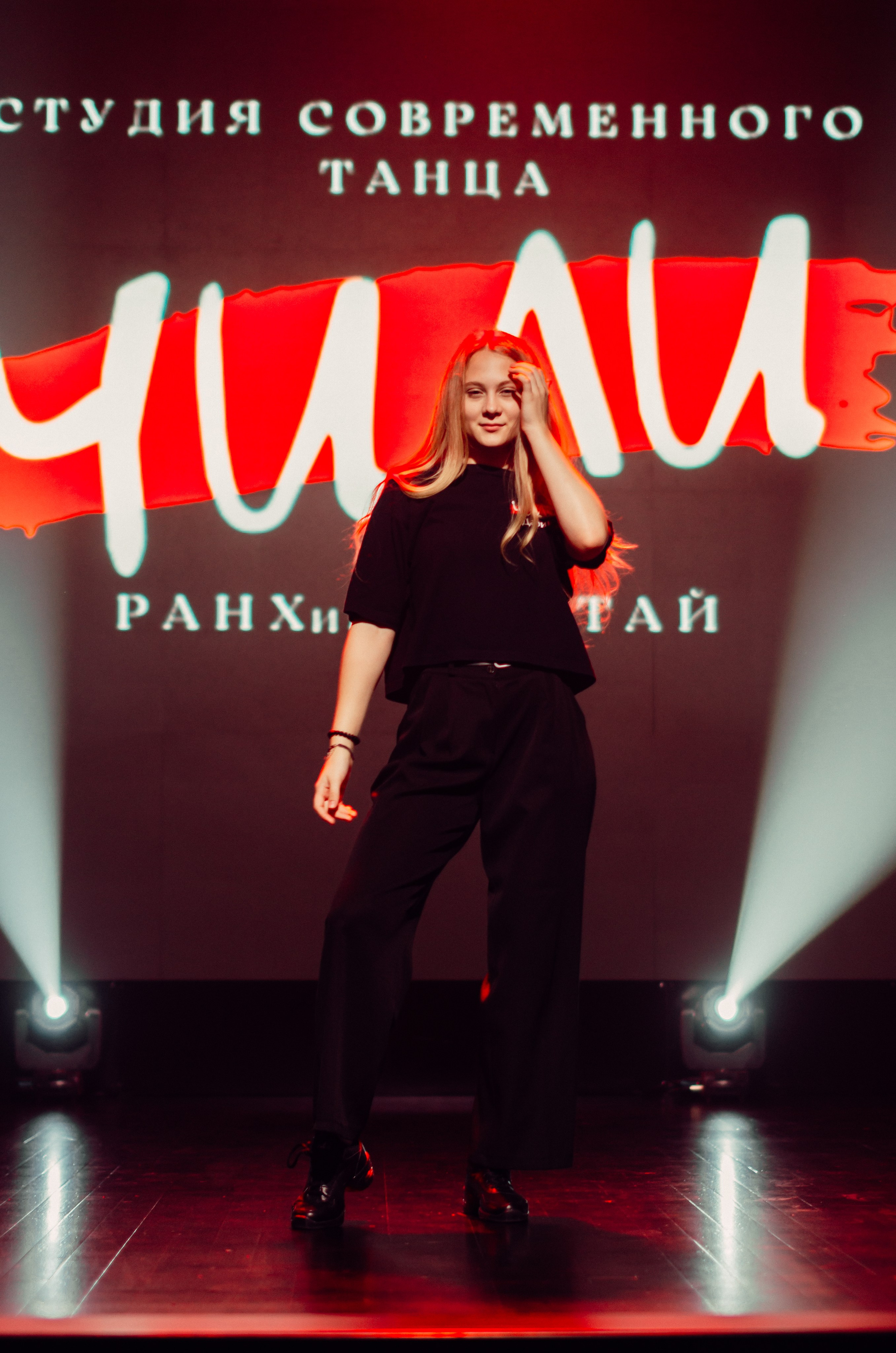 Групповая фотосъемка танцевального коллектива. Денисова Аля — фотограф для парных съемок и индивидуальных историй в Барнауле